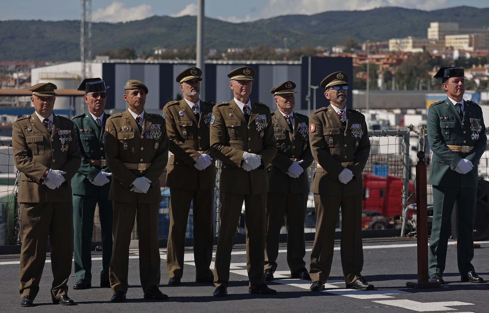 Fotos de la Jura de Bandera para personal civil a bordo del Buque de Asalto Anfibio 'Castilla' en Algeciras