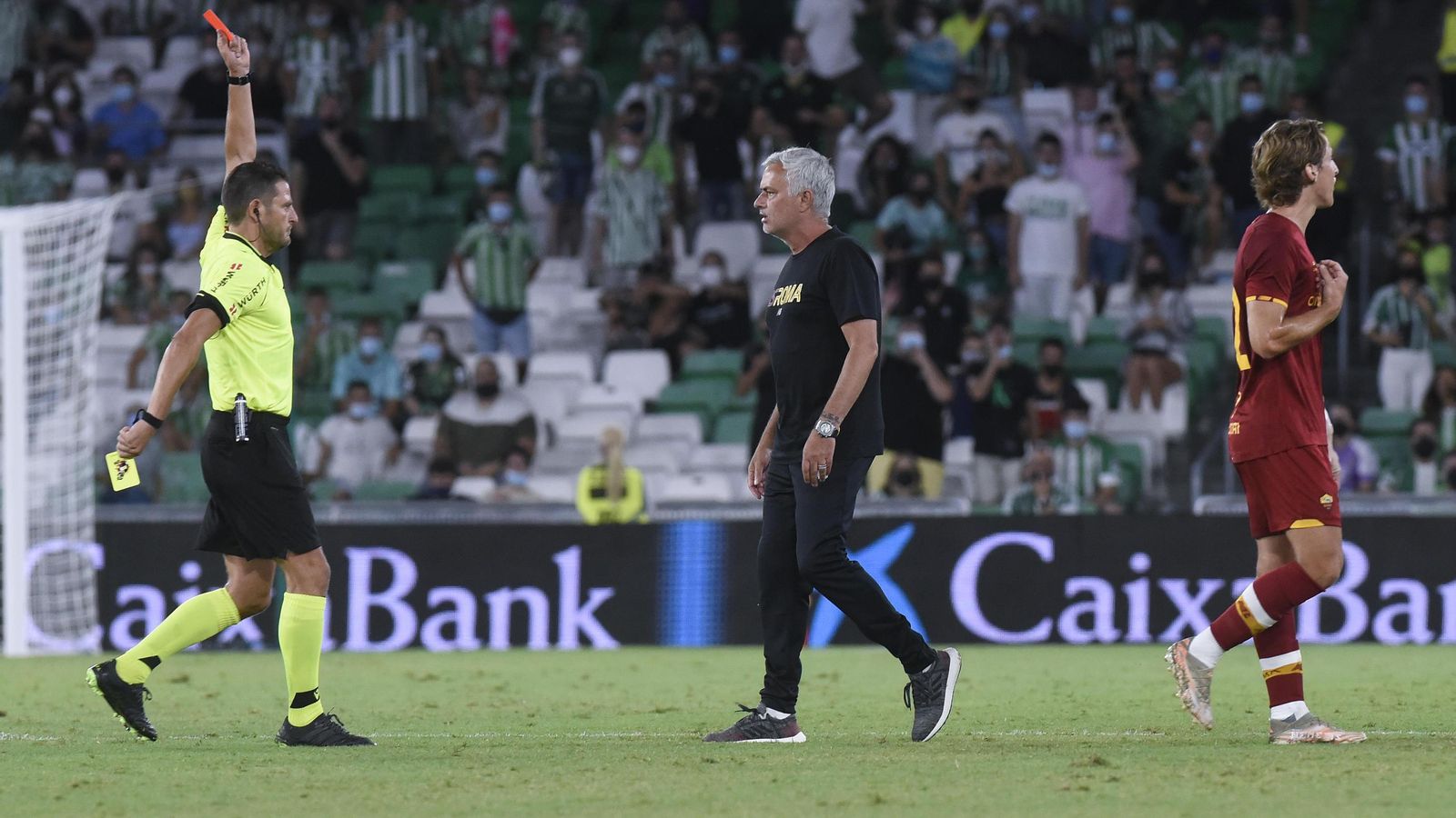 Figueroa Vázquez expulsa a José Mourinho.