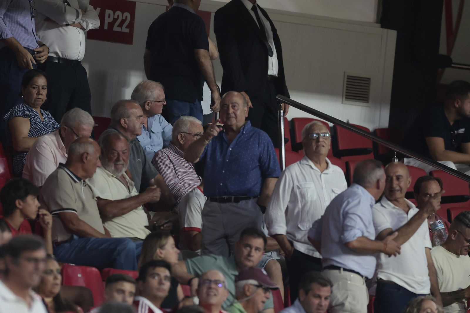 Búscate en las fotos del Sevilla - Elche