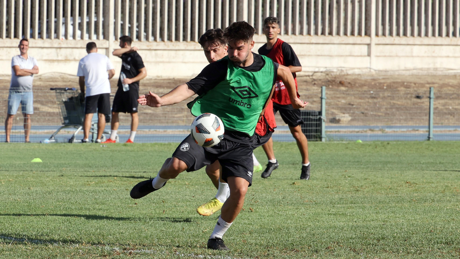 Imágenes del primer entrenamiento de pretemporada del Xerez DFC