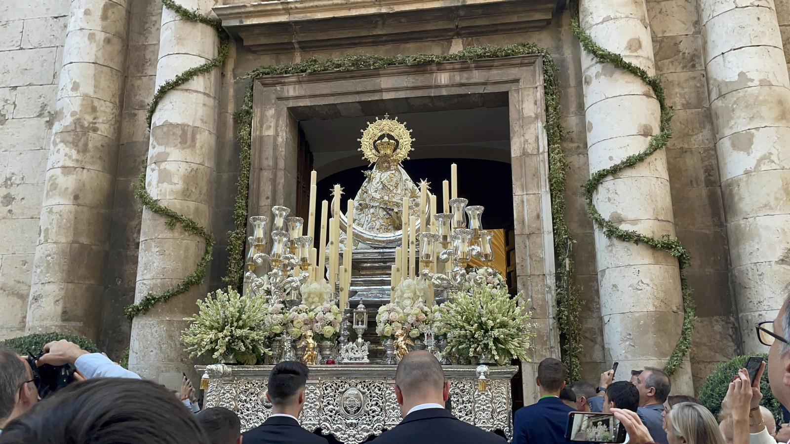 Un Jaén repleto de fieles acompañan los traslados de las veinte imágenes de la Magna (II)