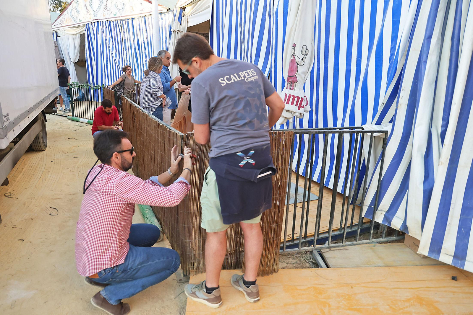 Imágenes de los últimos preparativos de la Feria de otoño y del caballo 2025