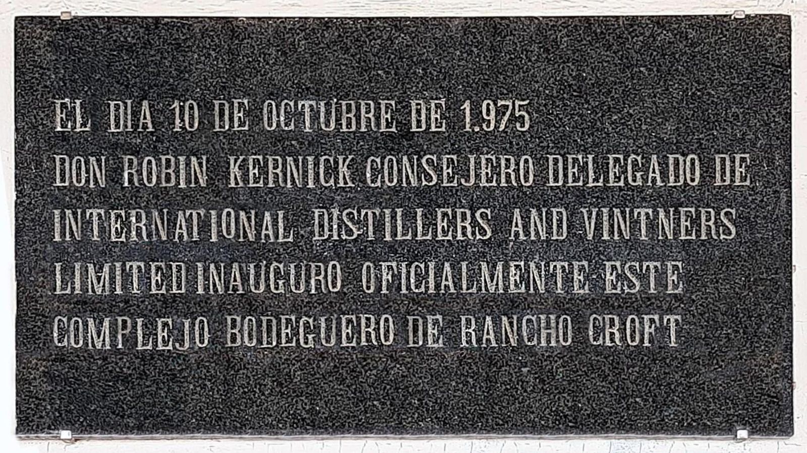 Placa de las bodegas Croft, 1975. Placa de las bodegas Croft, 1975.