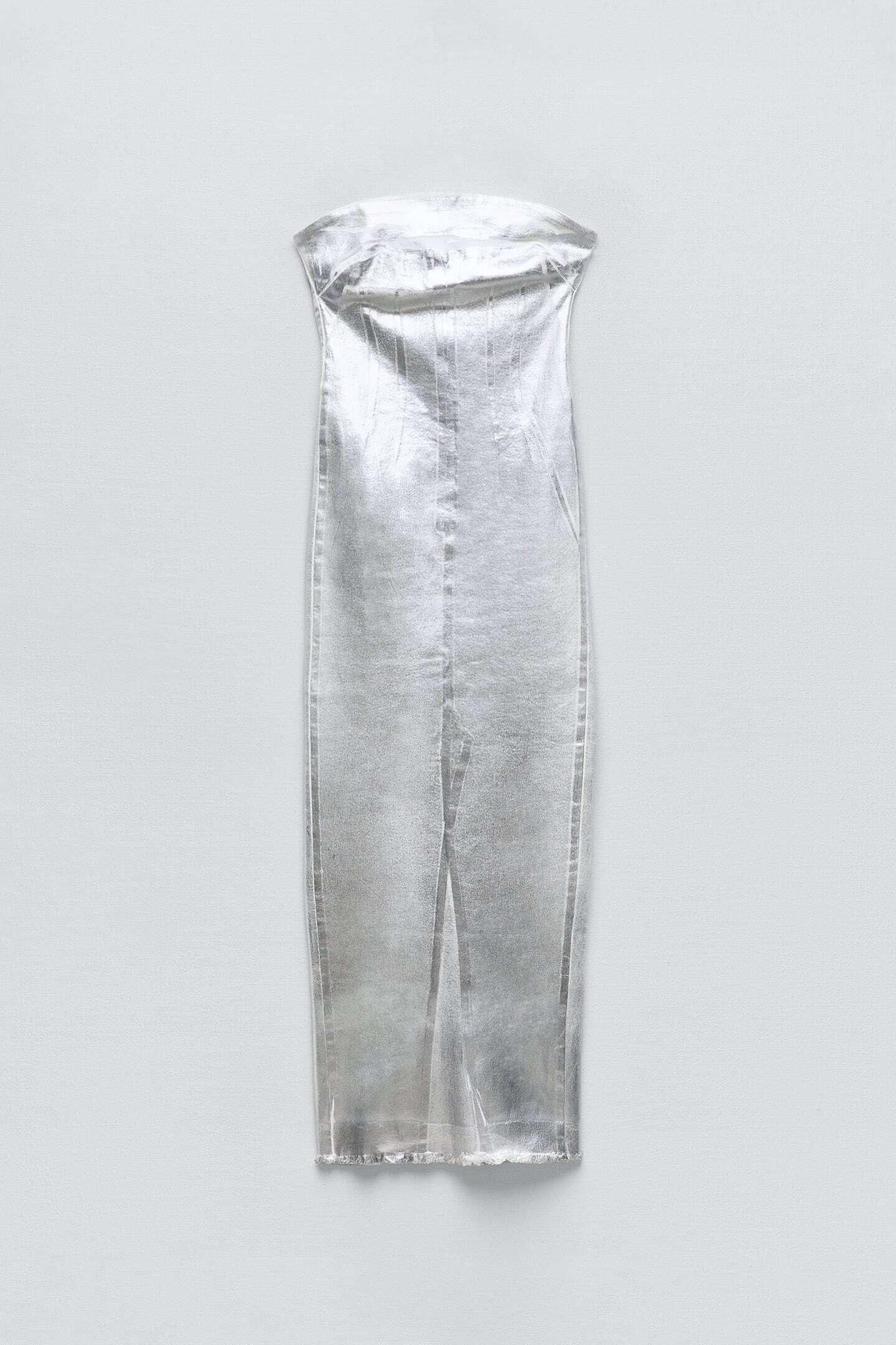 Vestido metaliazado de Zara.