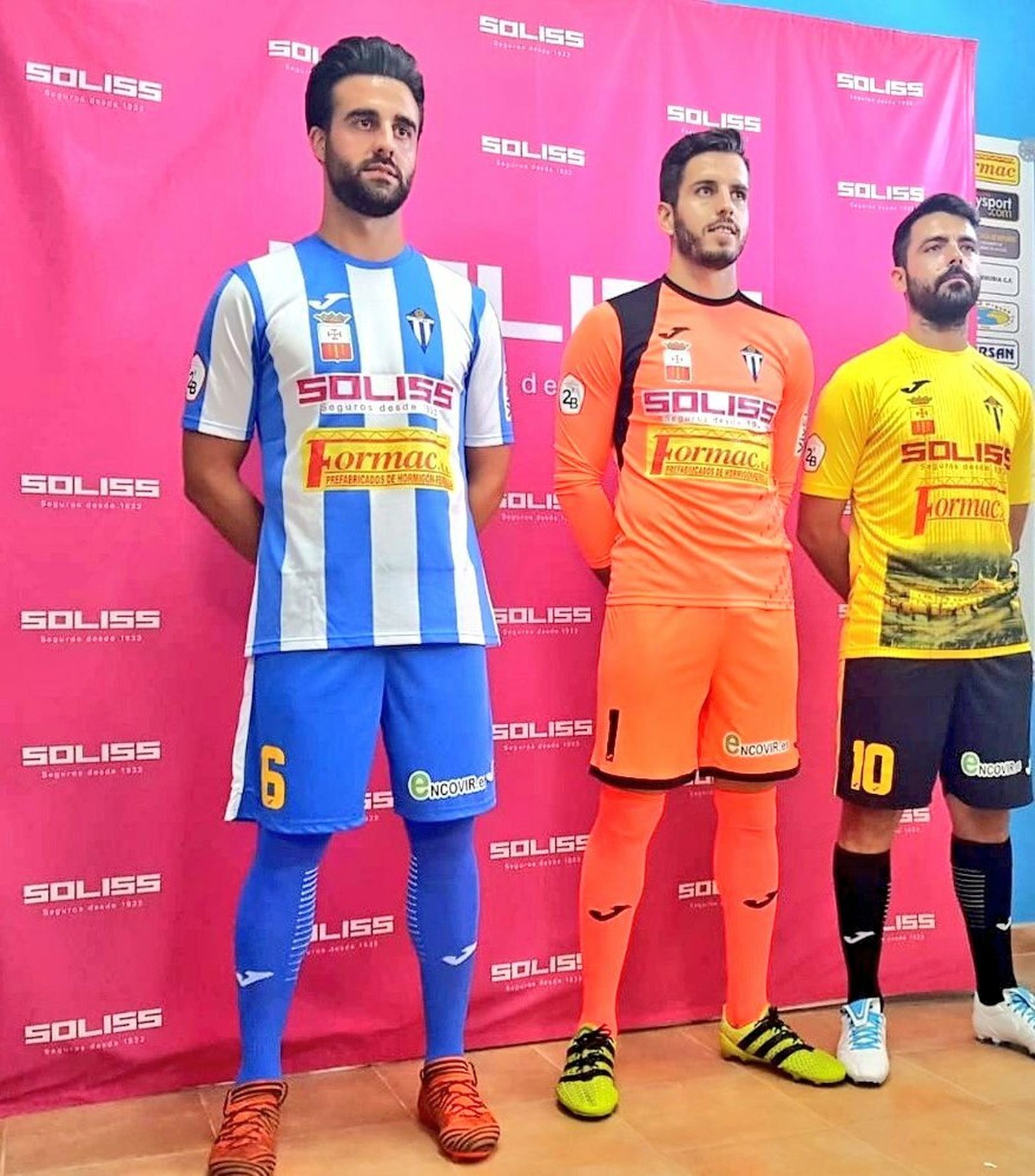 Jugadores del Villarrubia CF en la presentación de sus equipaciones para esta Liga