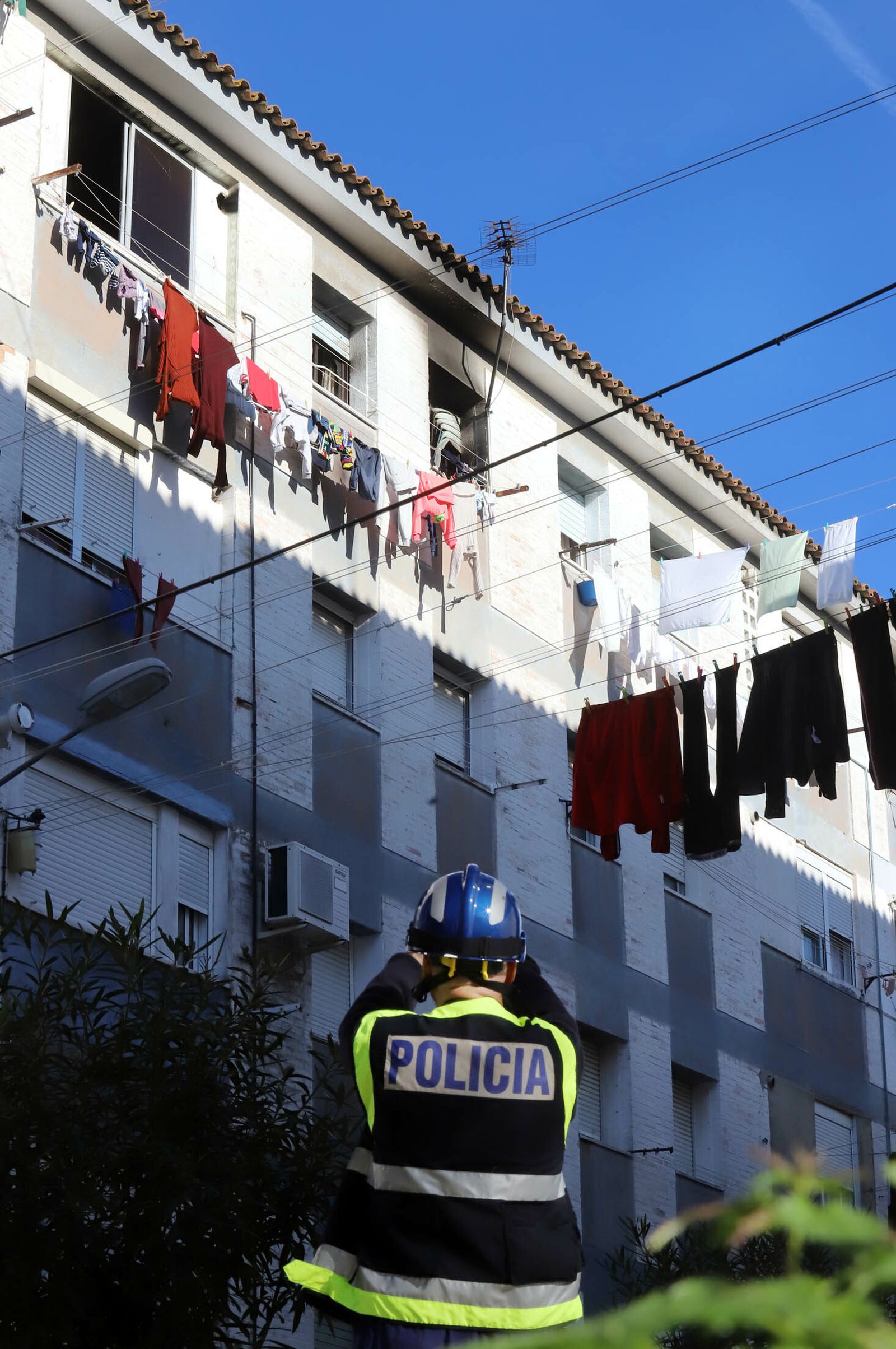 Imágenes de la Policía Nacional investigando el origen del incendio