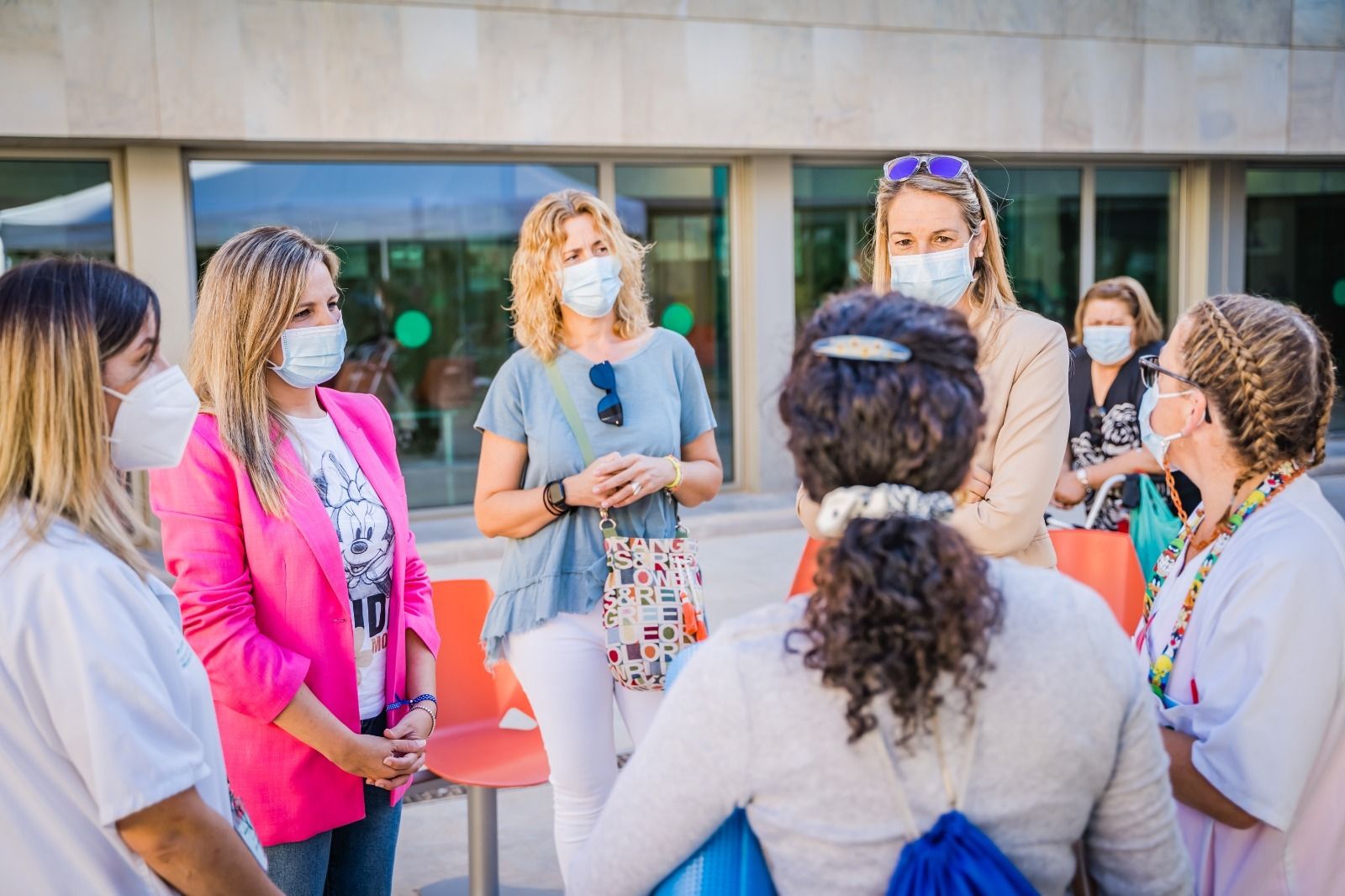 Rocío Sánchez, junto a varias enfermeras.