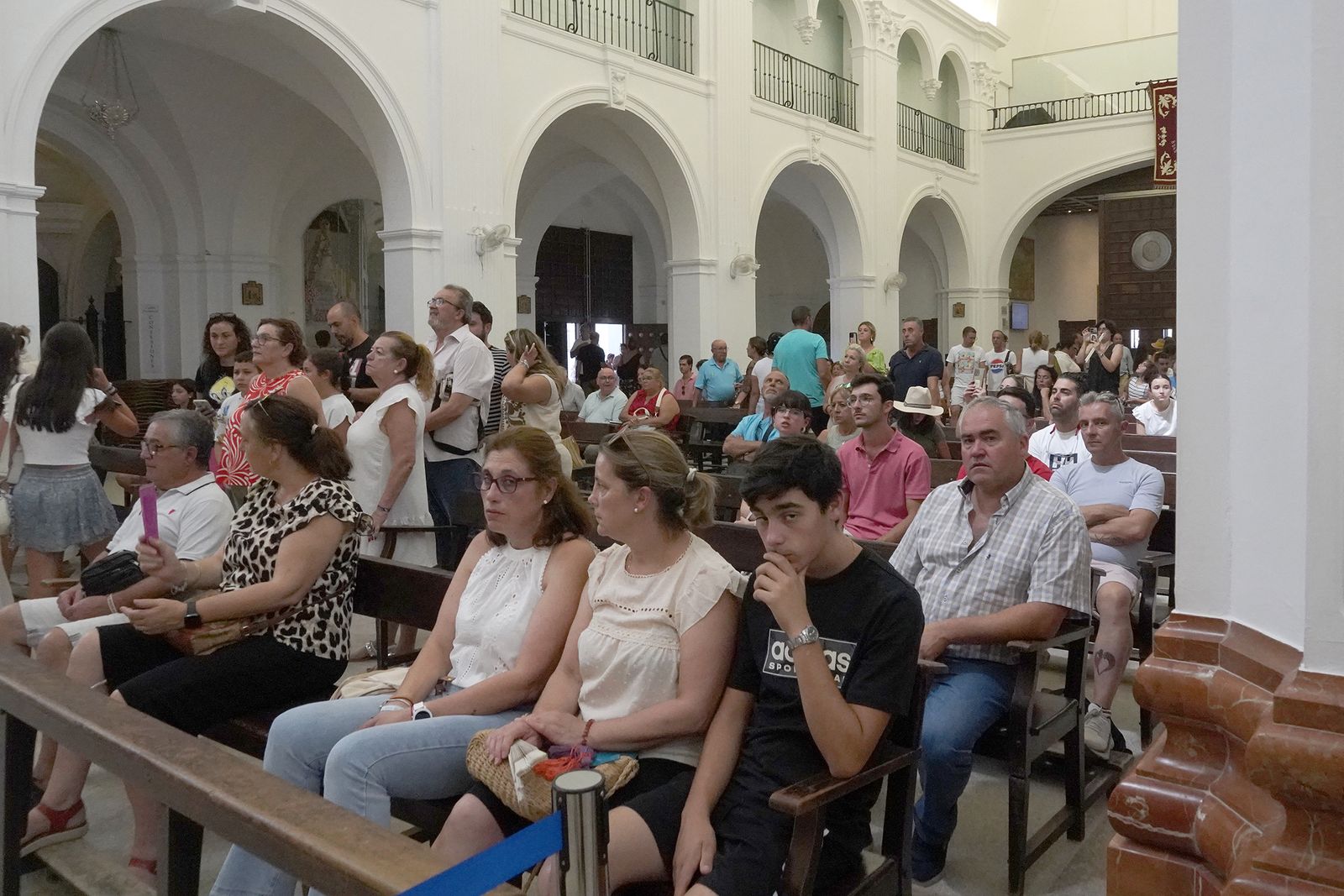 Imágenes del ambiente en la aldea durante el domingo de Rocío Chico