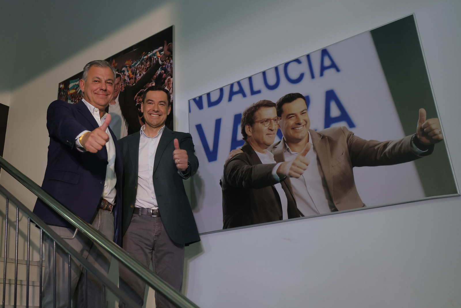 José Luis Sanz y Juan Manuel Moreno, anoche en la sede regional.