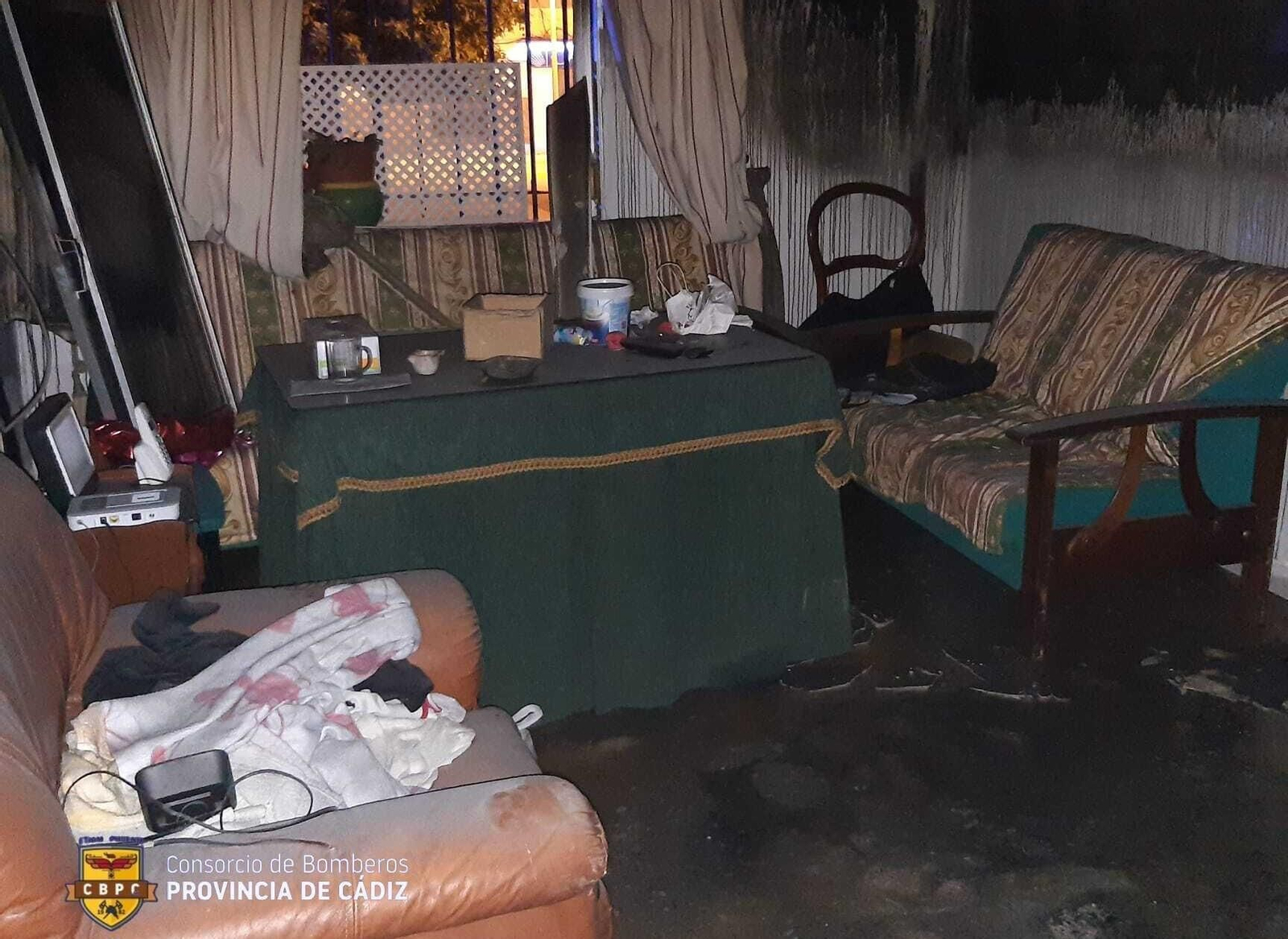 Imagen de una de las habitaciones calcinadas por el incendio en la vivienda de la plaza de los Naranjos en Jerez