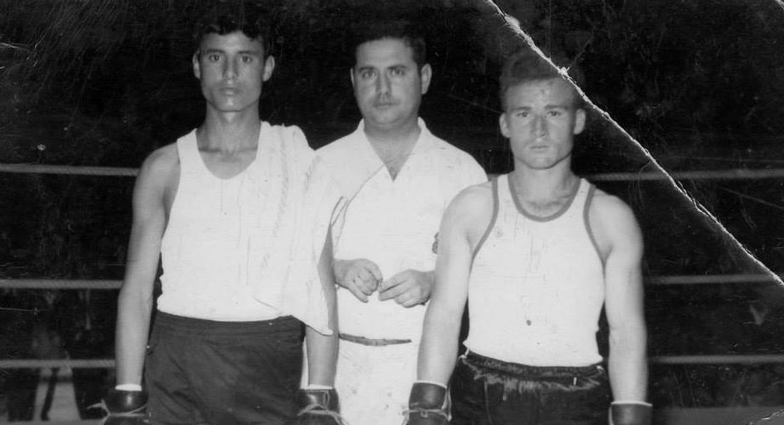 Manuel Alcalá, a la izquierda de la imagen, en un combate contra Maromero Páez