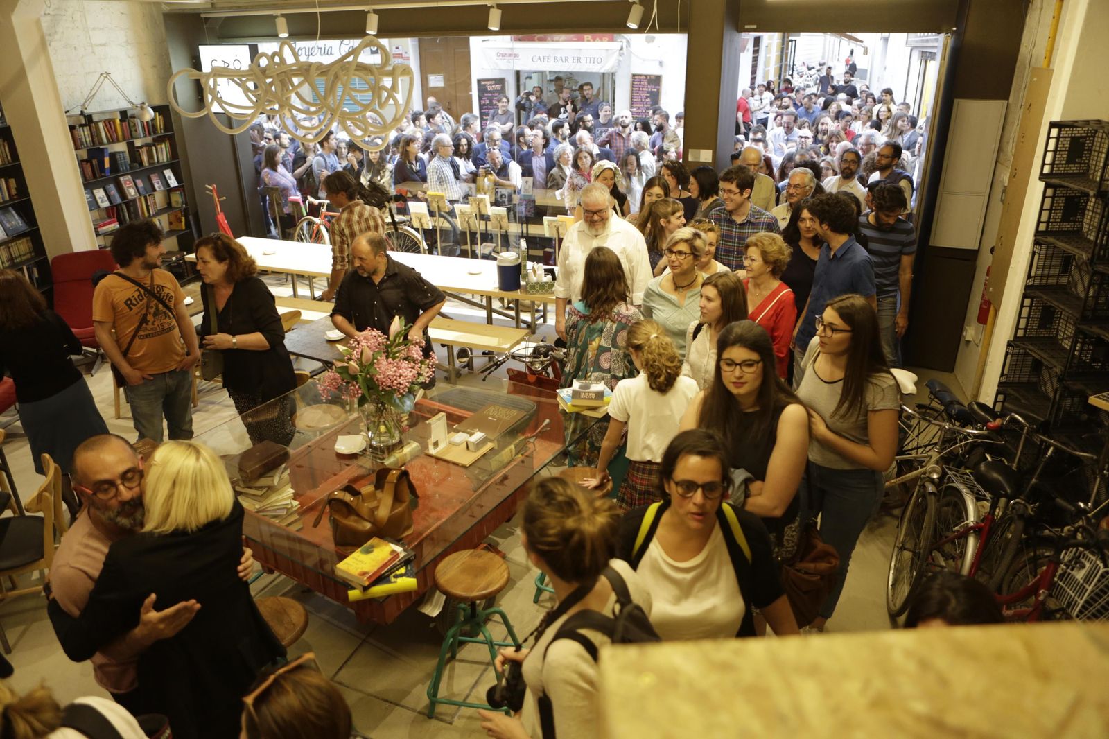 Una imagen de la apertura de la Librería Caótica, hace ahora tres años.