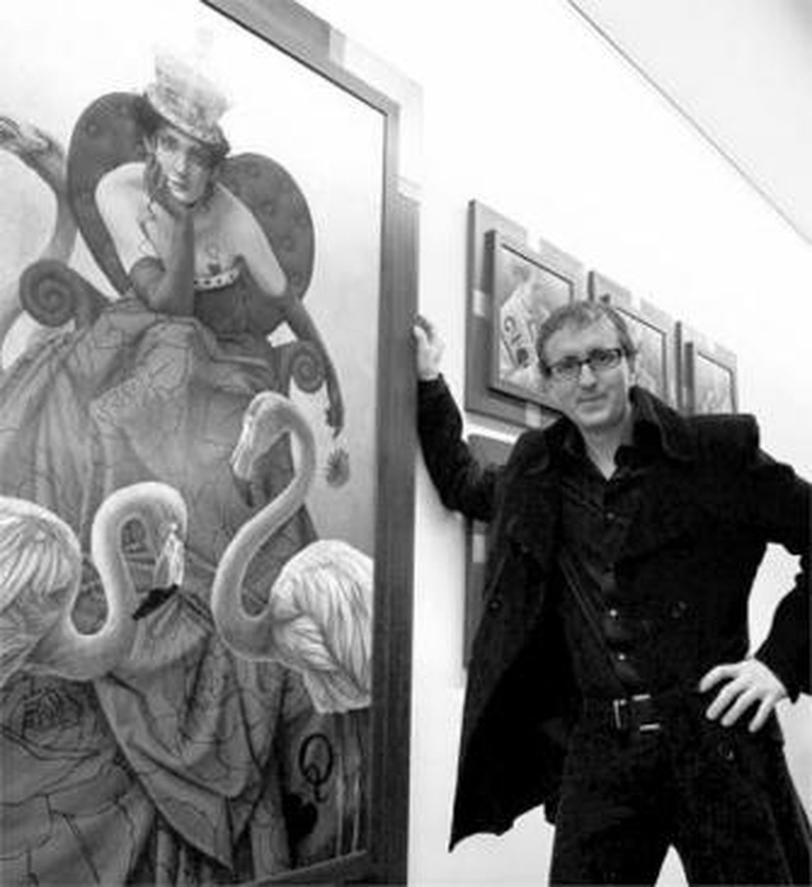 Muñoz, con una de sus obras, en Arte21.