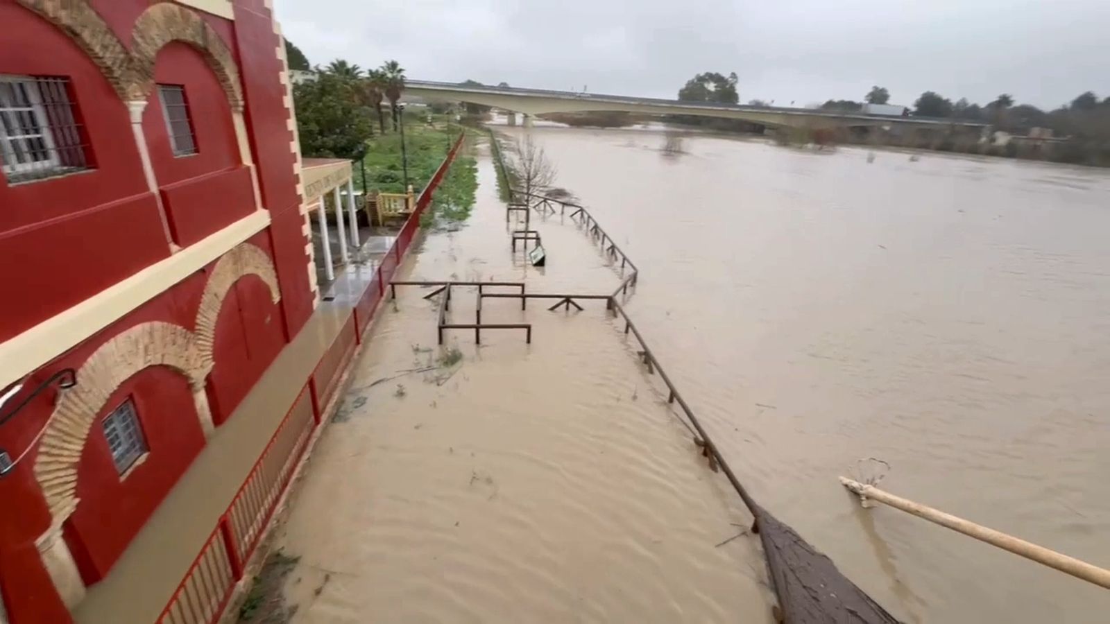 Así está el Guadalete en Jerez tras pasar los 5 metros y entrar en nivel naranja