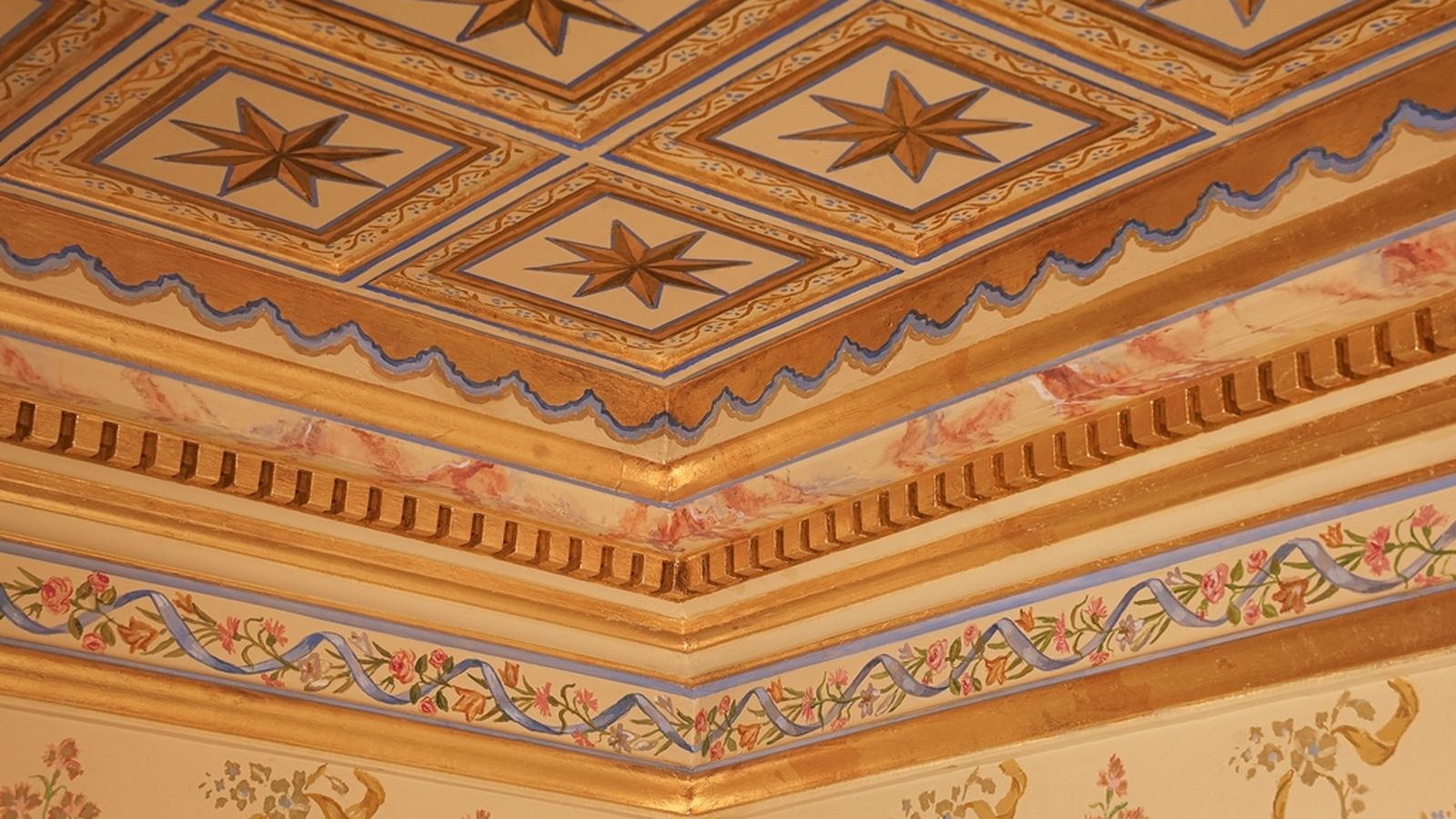 Jardín florido en el camarín de la Virgen