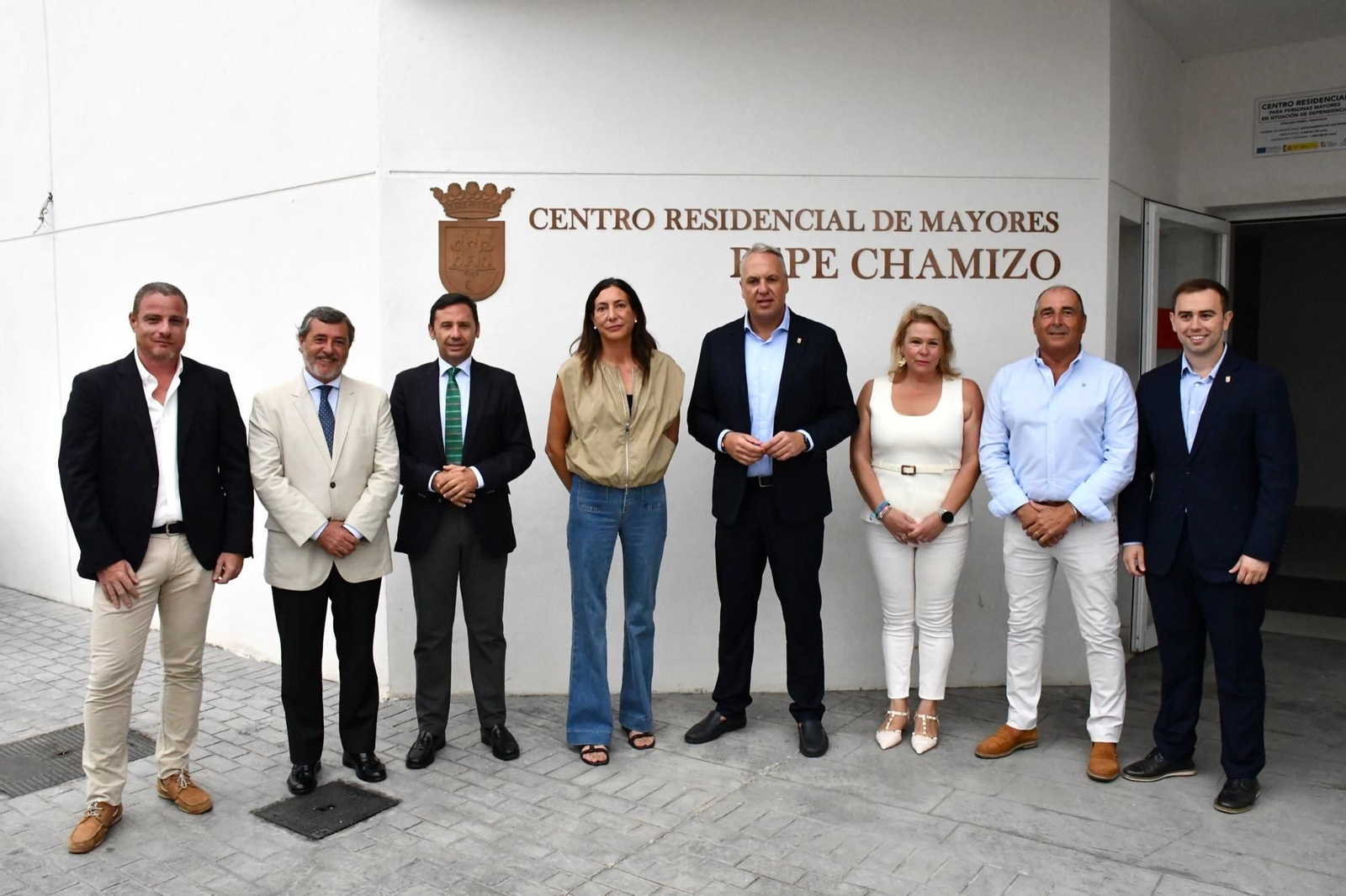 Visita institucional a la nueva residencia 'Pepe Chamizo', en la Estación de San Roque.
