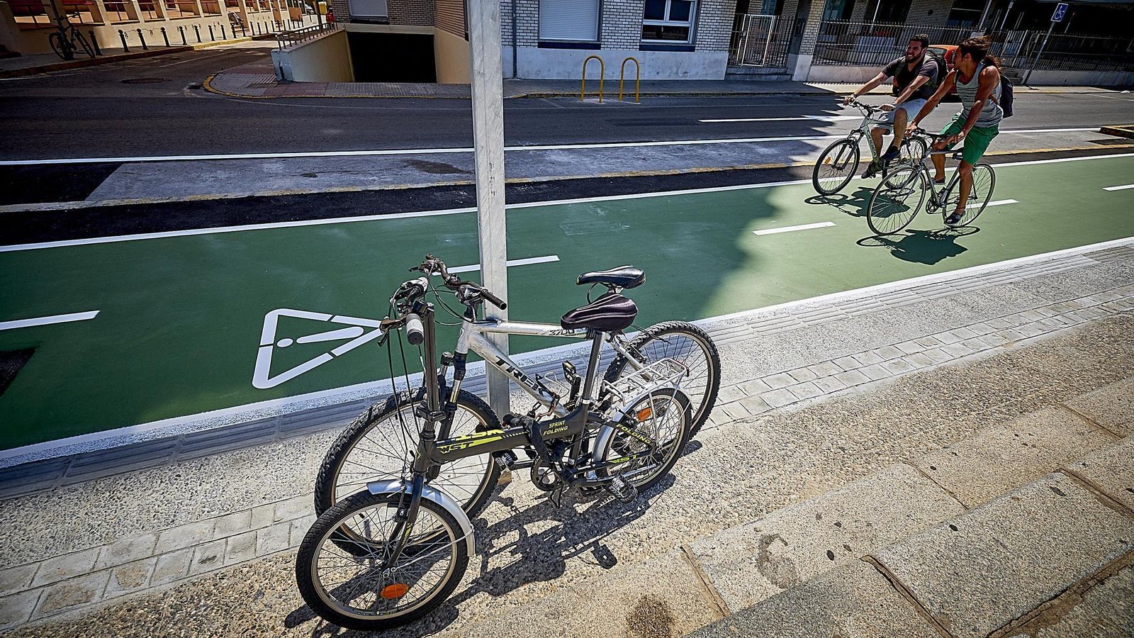 Carril bici por el Paseo Marítima.