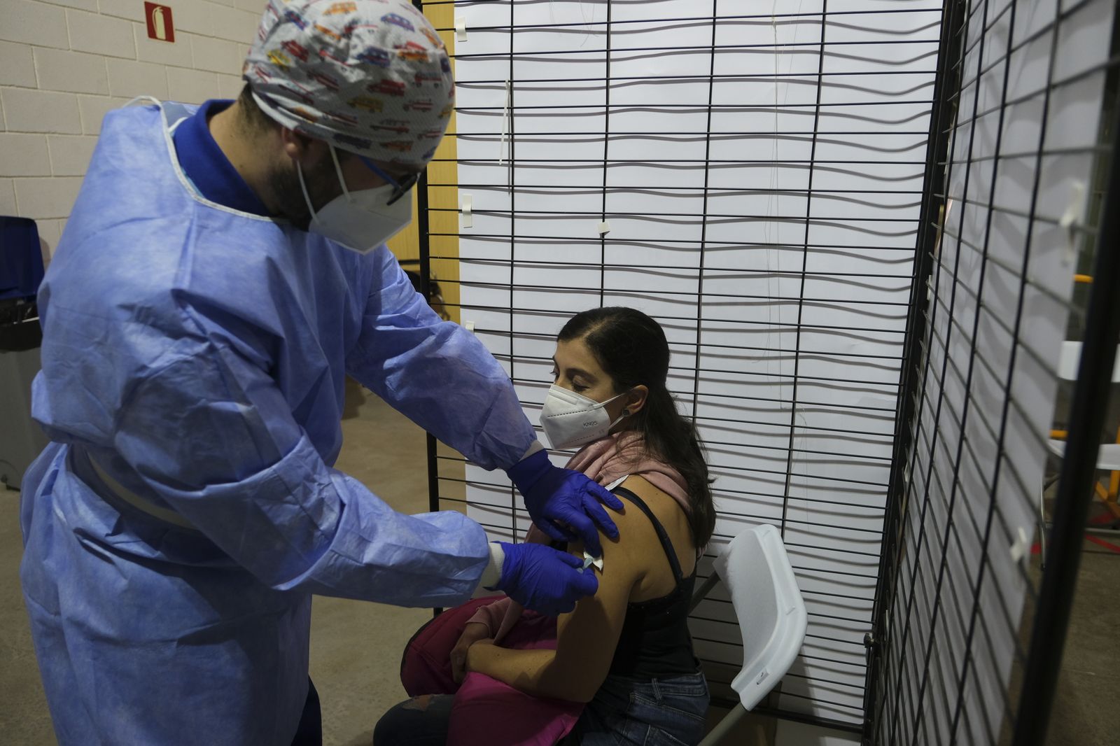 Fotogalería vacunación COVID-19 en el Palacio de los Juegos Mediterráneos. Almería