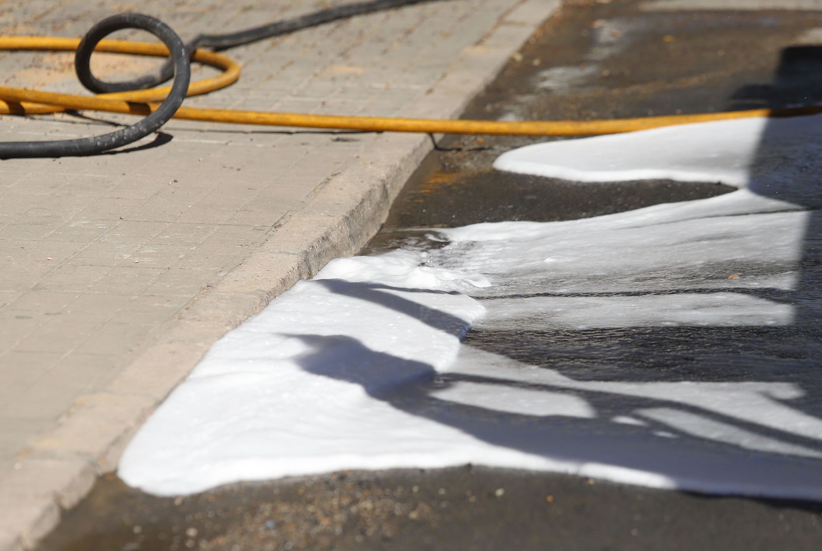 Incendio en las casas abandonadas de la calle Valverde del Camino en Huelva