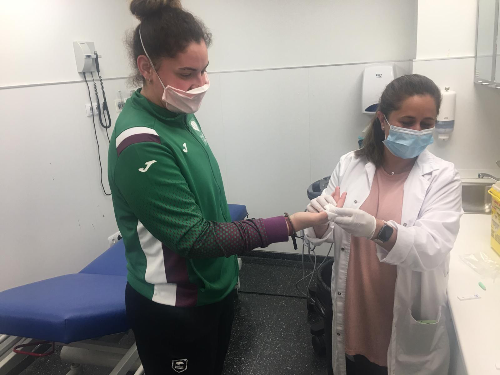 Claudia Alonso pasa el test del coronavirus.