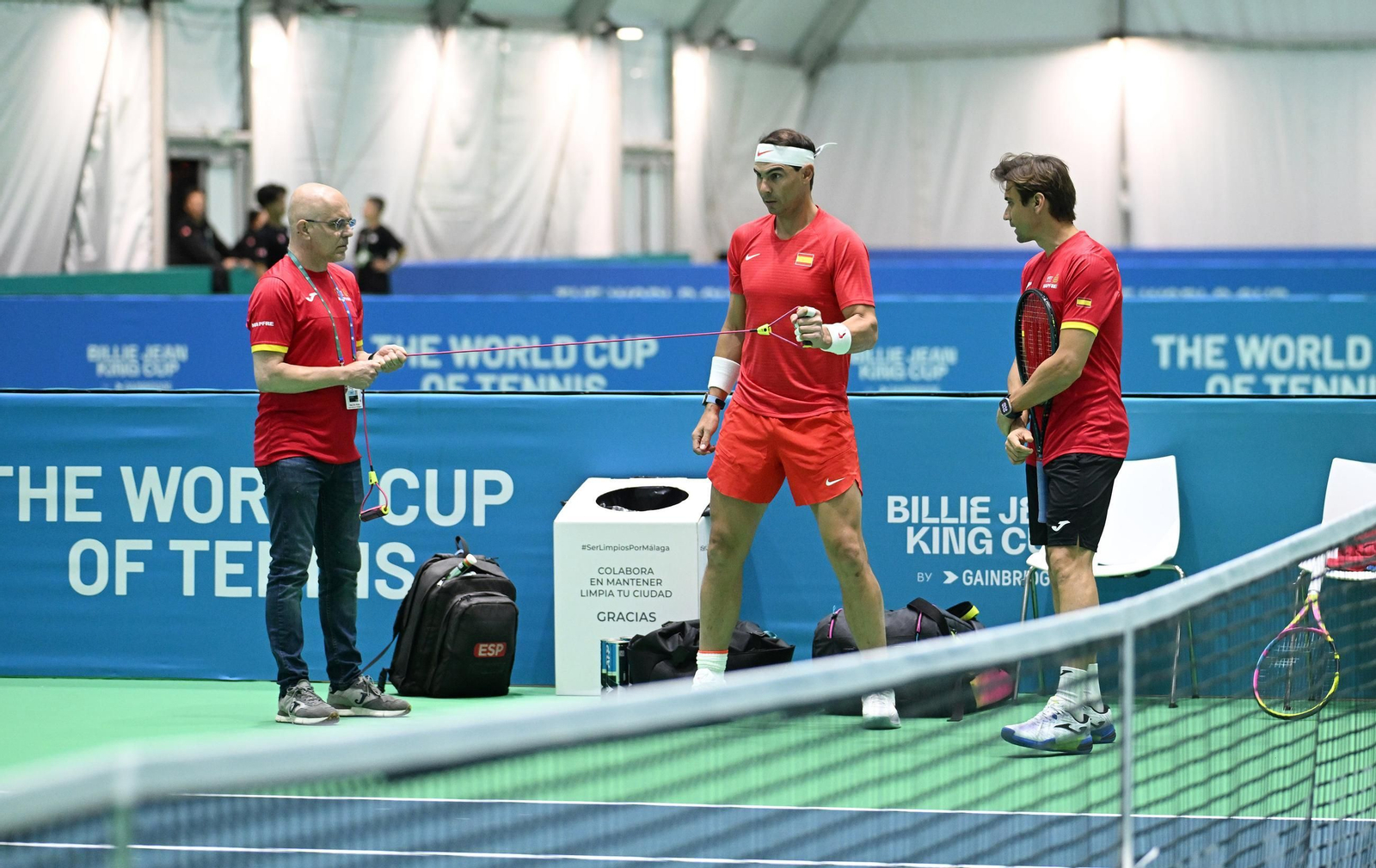 Rafa Nadal ya se pone a punto en Málaga: las imágenes de su primer entrenamiento