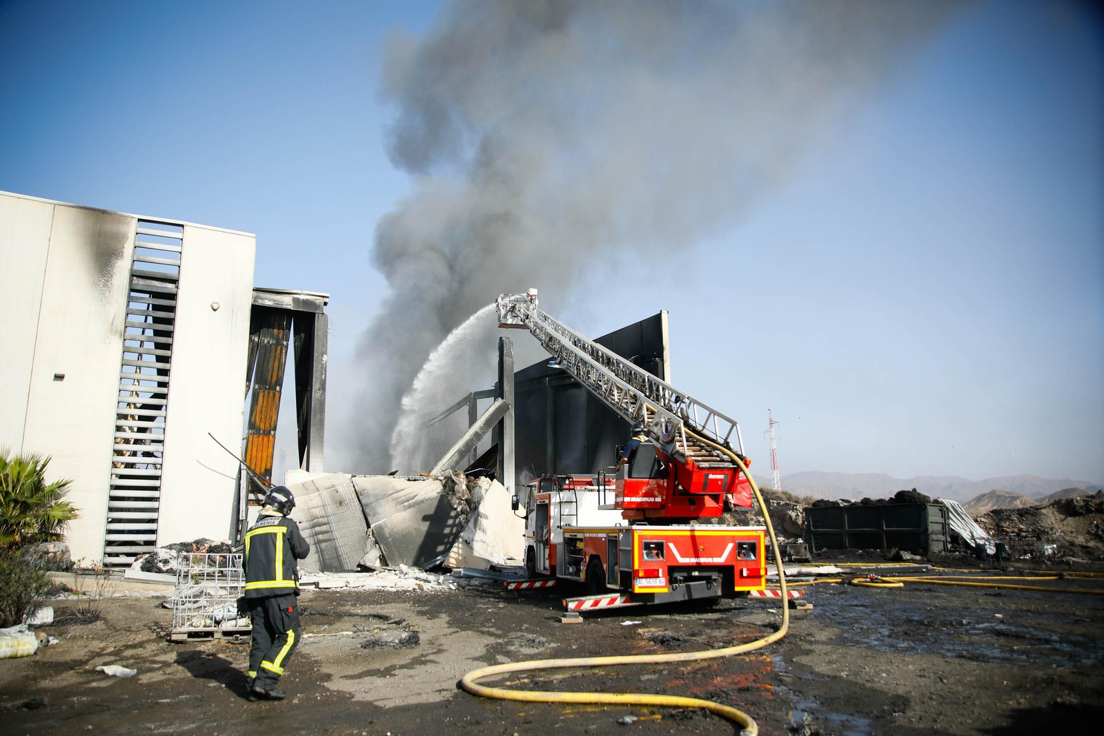 Nuevo incendio en la nave de Hintes Oil Europa en el PITA