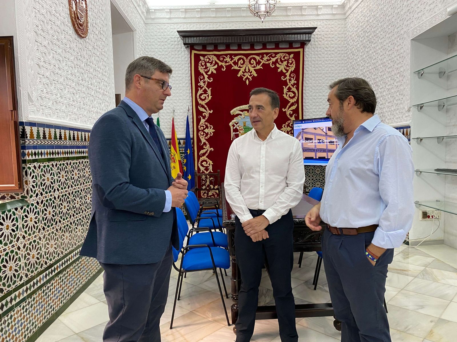 Juan José Guerrero Guerrero, en el centro, nuevo gerente de Sodepo.