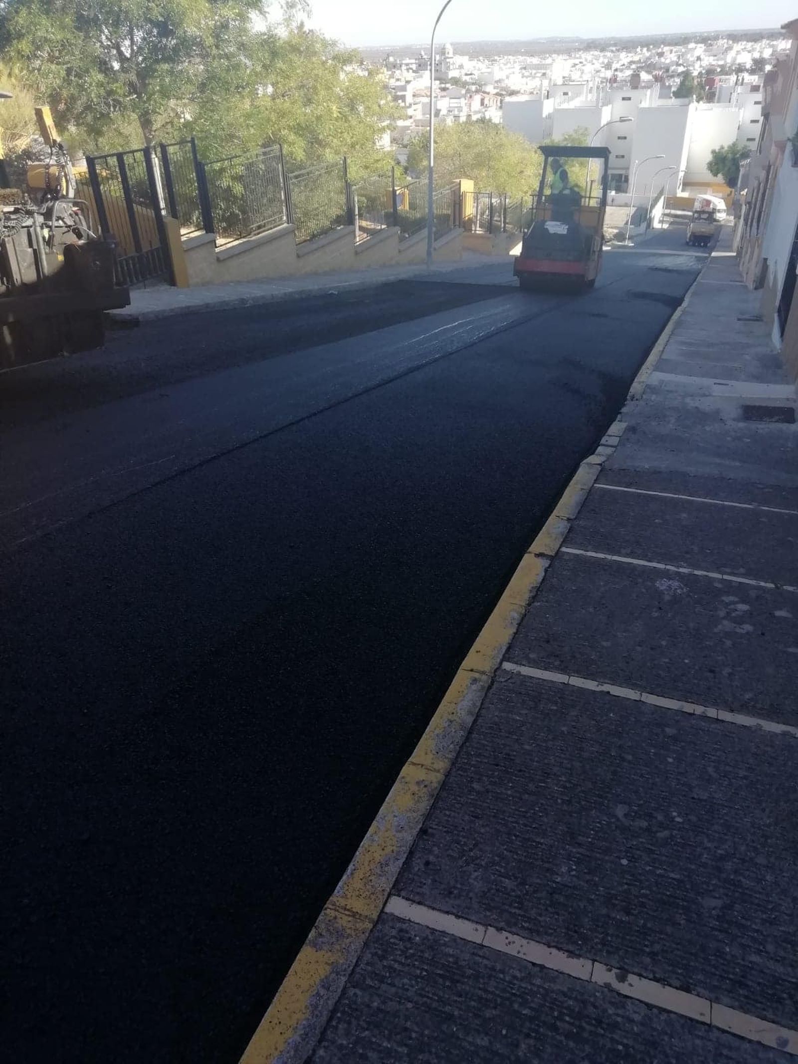 Trabajos de asfaltado en Chiclana.