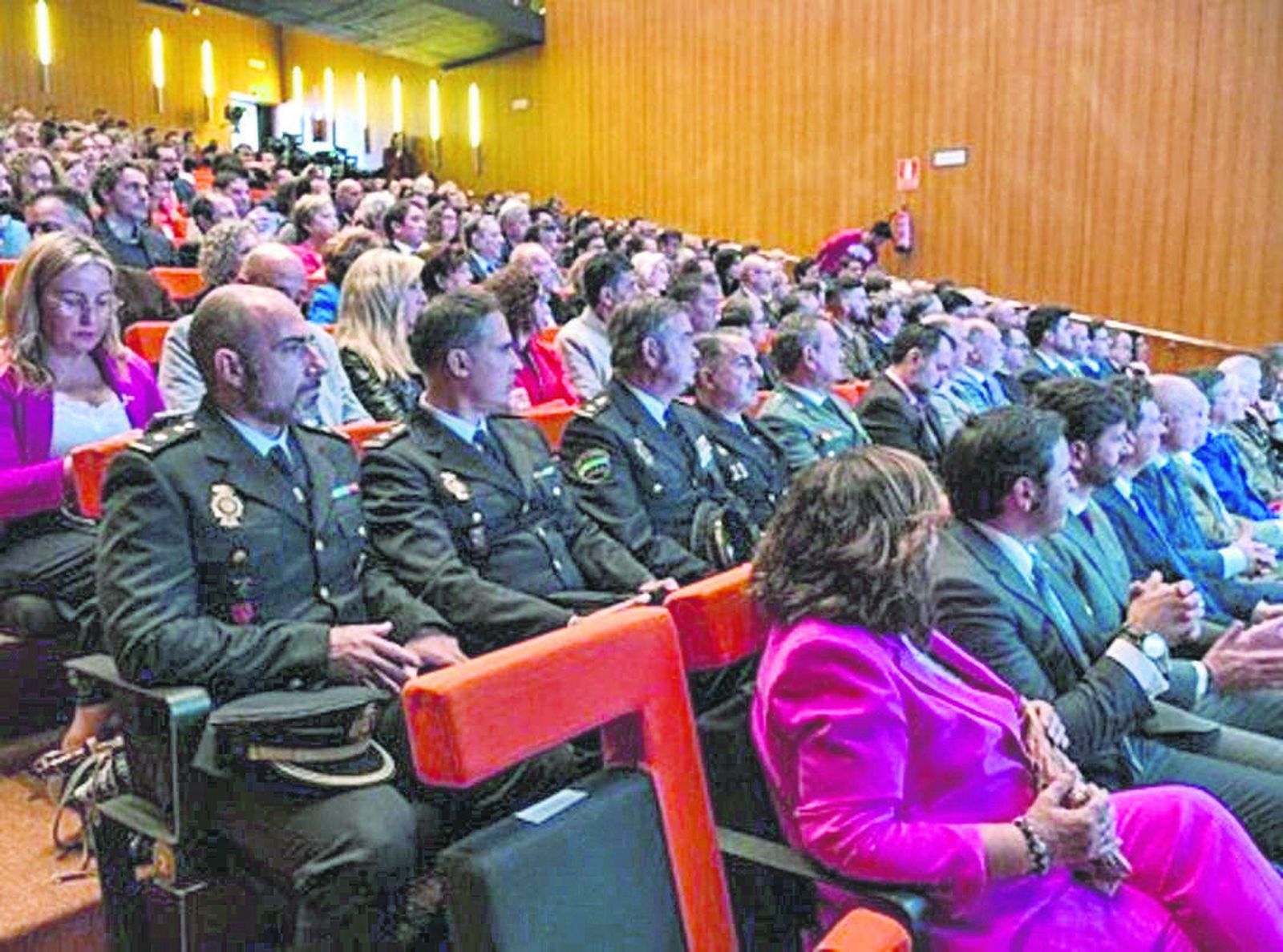 El público asistente al evento celebrado en el teatro España de la Palma del Condado.