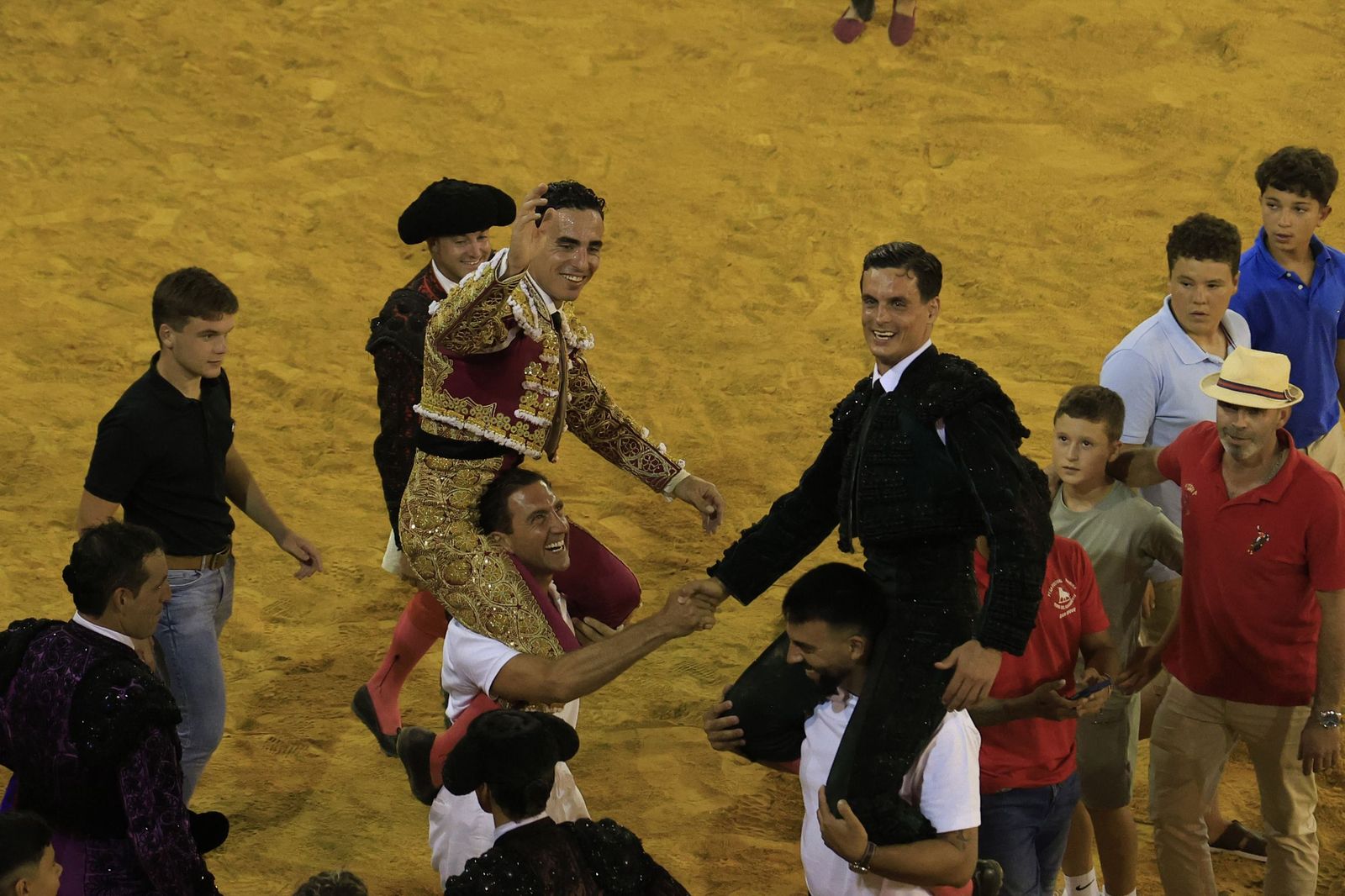 Fotos de la corrida de toros de la Feria de San Roque con David Galván, Román y Joaquín Galdós