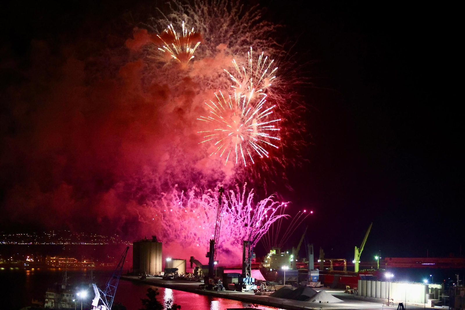 Las mejores fotos de los fuegos artificiales de la Feria de Málaga 2024