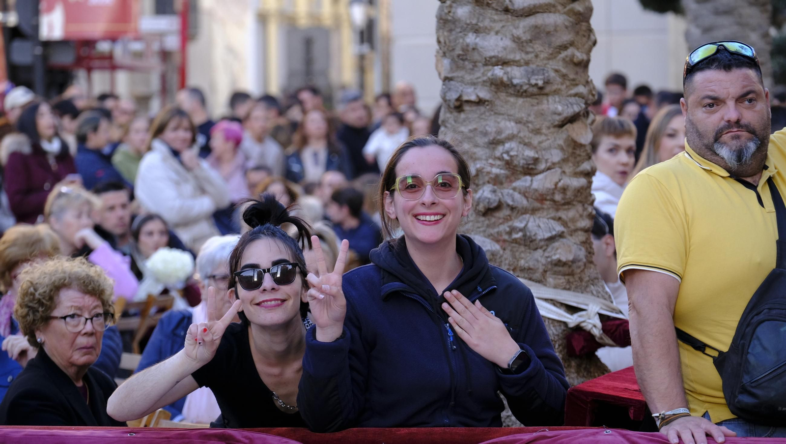 Estudiantes en la Semana Santa de Almería 2025