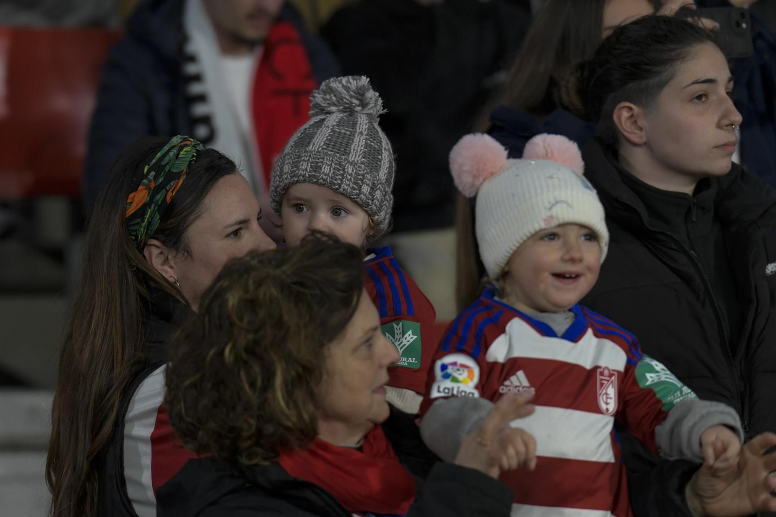 El ambiente en Los Cármenes en el duelo copero entre el Granada CF y el Atlético de Madrid