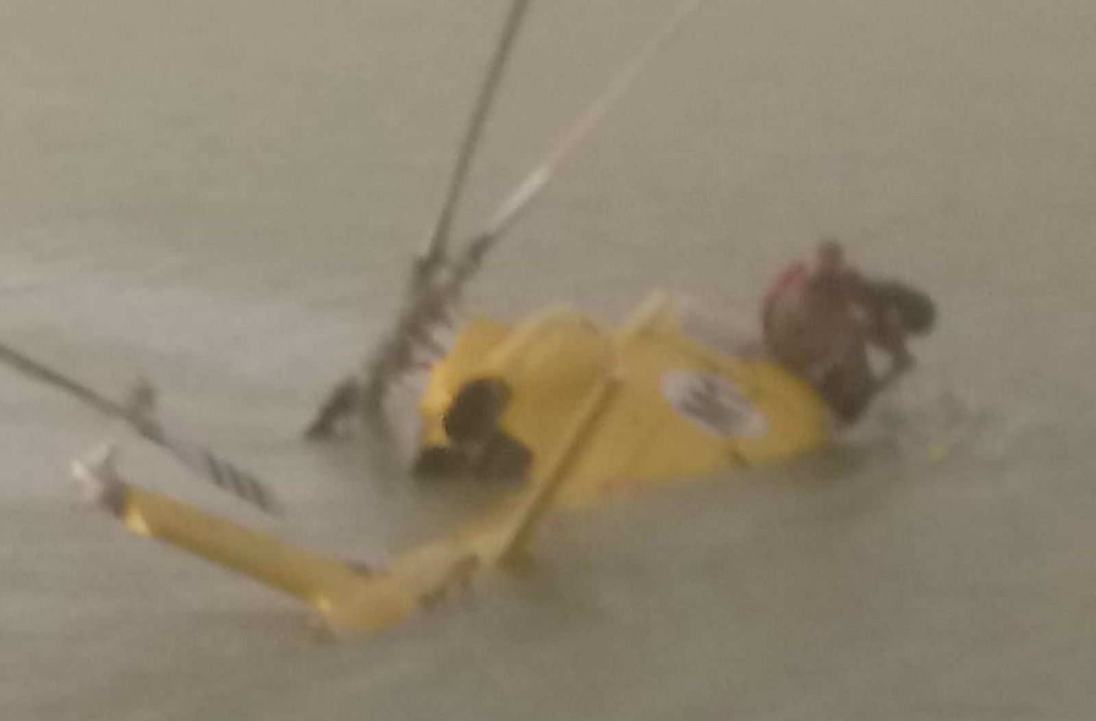 Dos ocupantes de un helicóptero, heridos leves tras un accidente en Zaragoza