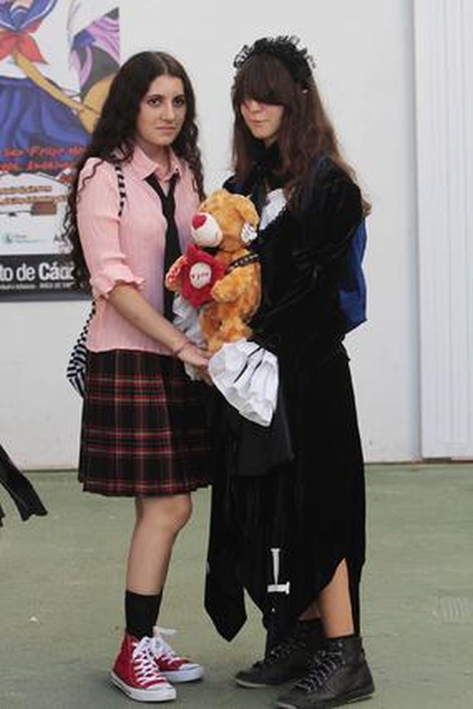 Cientos de jóvenes se acercan a la cultura japonesa en la inauguración del V Salón Manga de Cádiz. 

Foto: Lourdes de Vicente