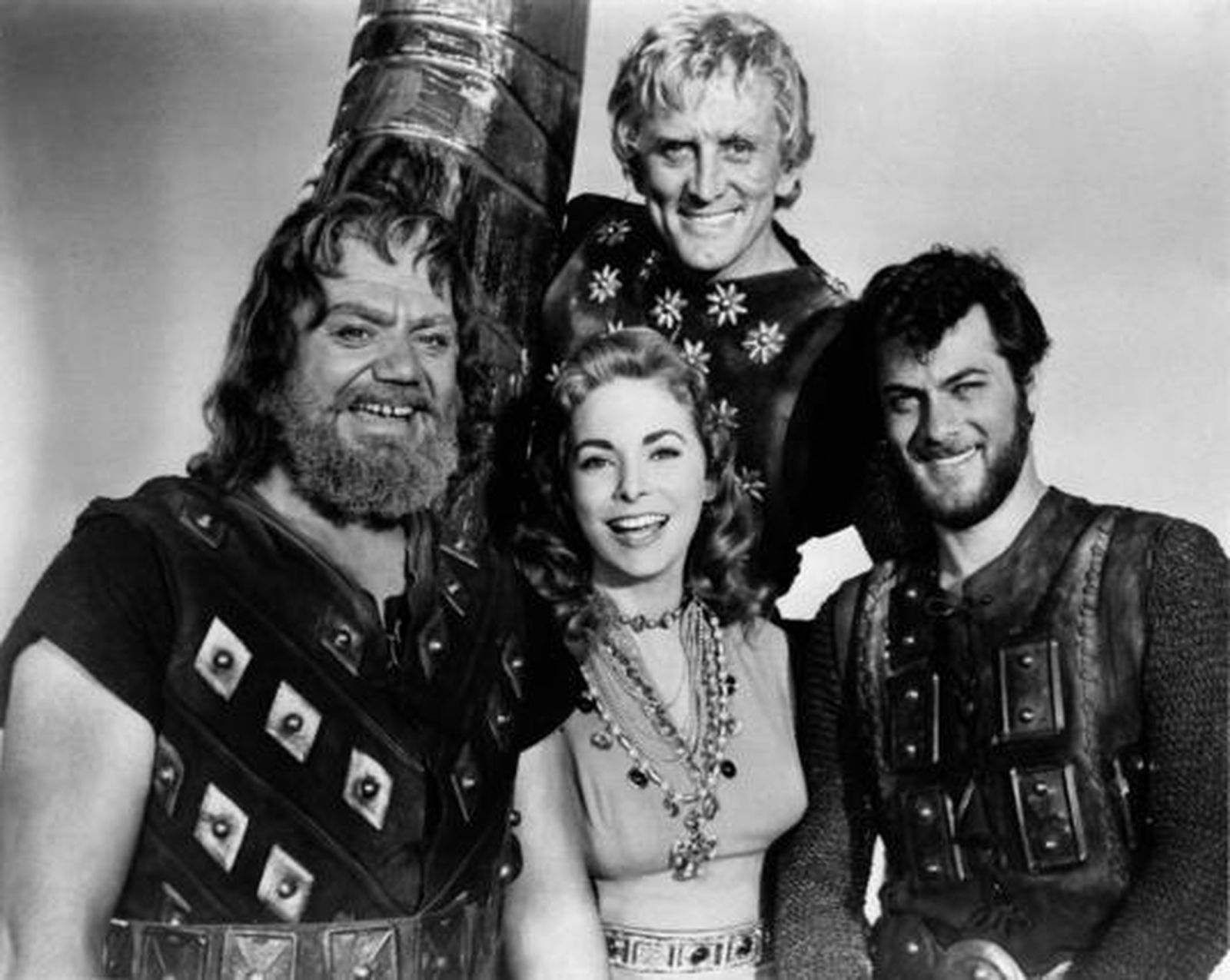 En 1958, con Ernest Borgnine, Janet Leigh y Kirk Douglas en el rodaje de 'Los vikingos', dirigida por Richard Fleischer. / AFP
