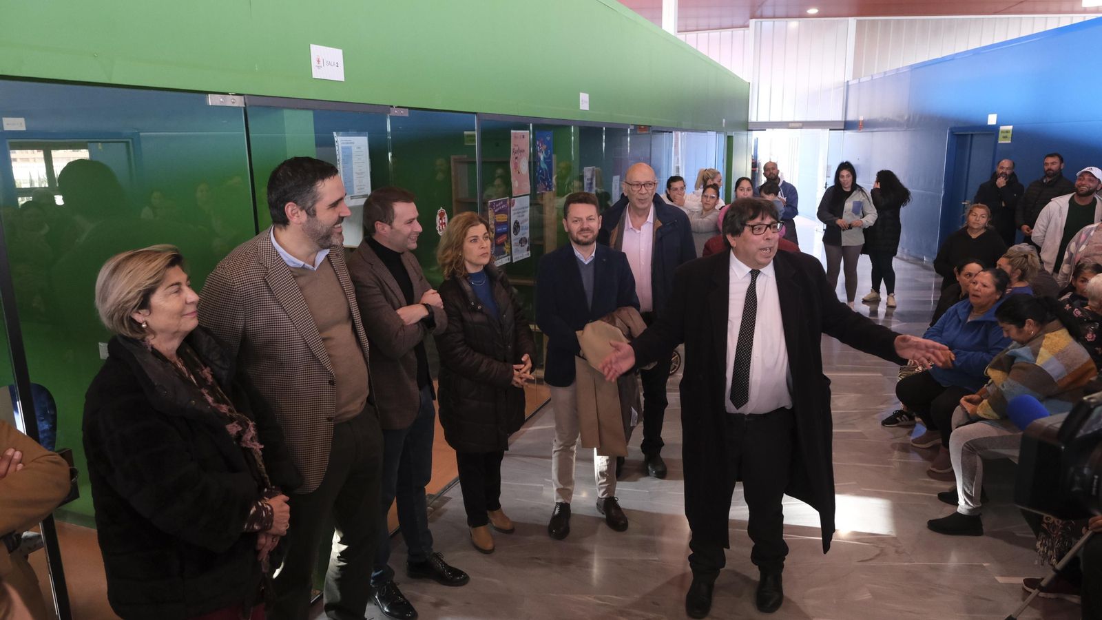 El presidente de la Hermandad Gitana de Andalucía en Almería, Tomás Santiago, se dirige a los políticos y asistentes