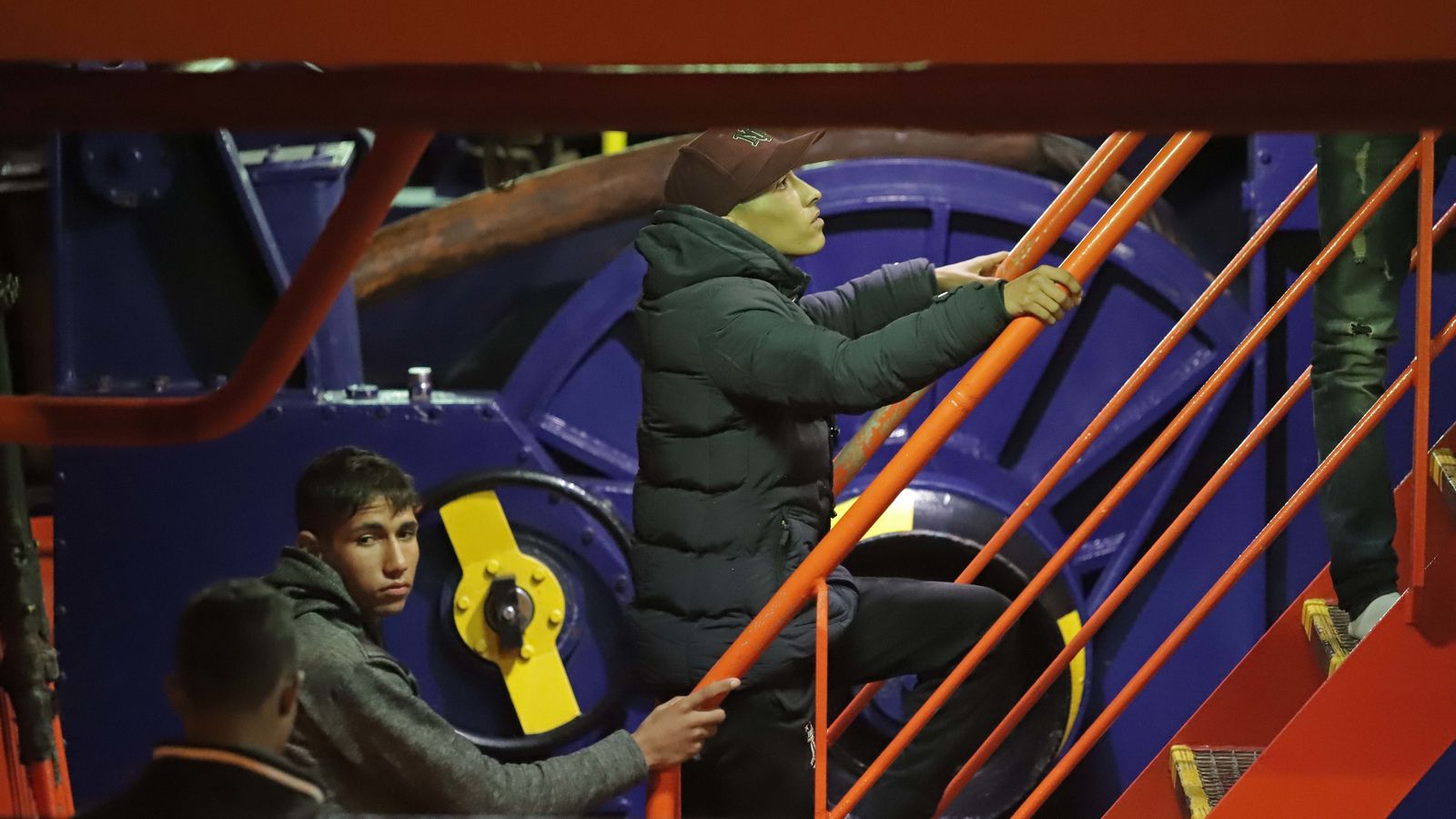 Rescate de 11 menores en aguas del Estrecho