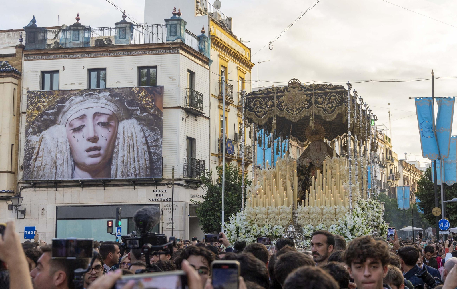 Las imágenes de la procesión del traslado de la Estrella a la catedral