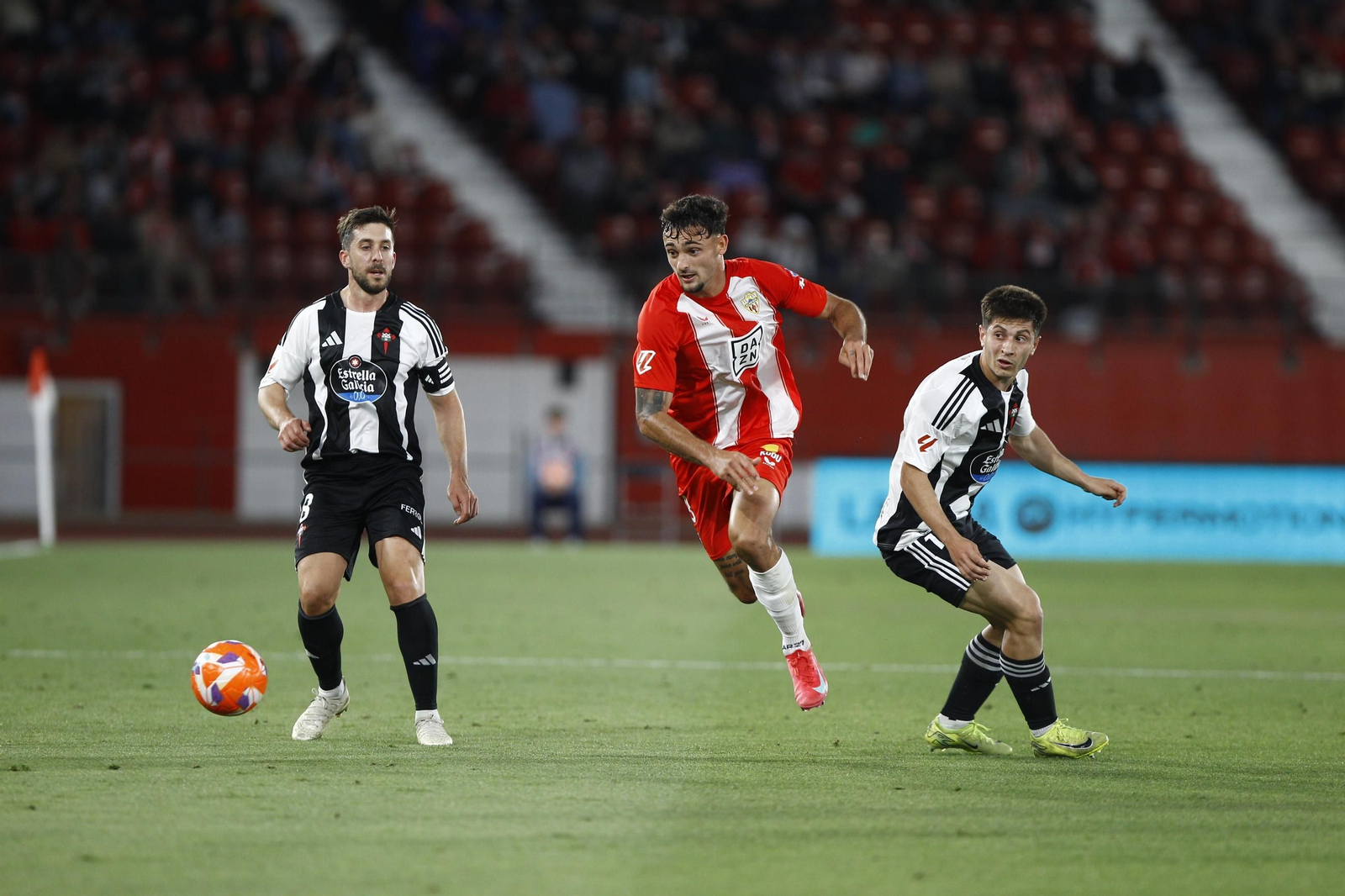 U.D. Almería-Racing Club Ferrol, en imágenes