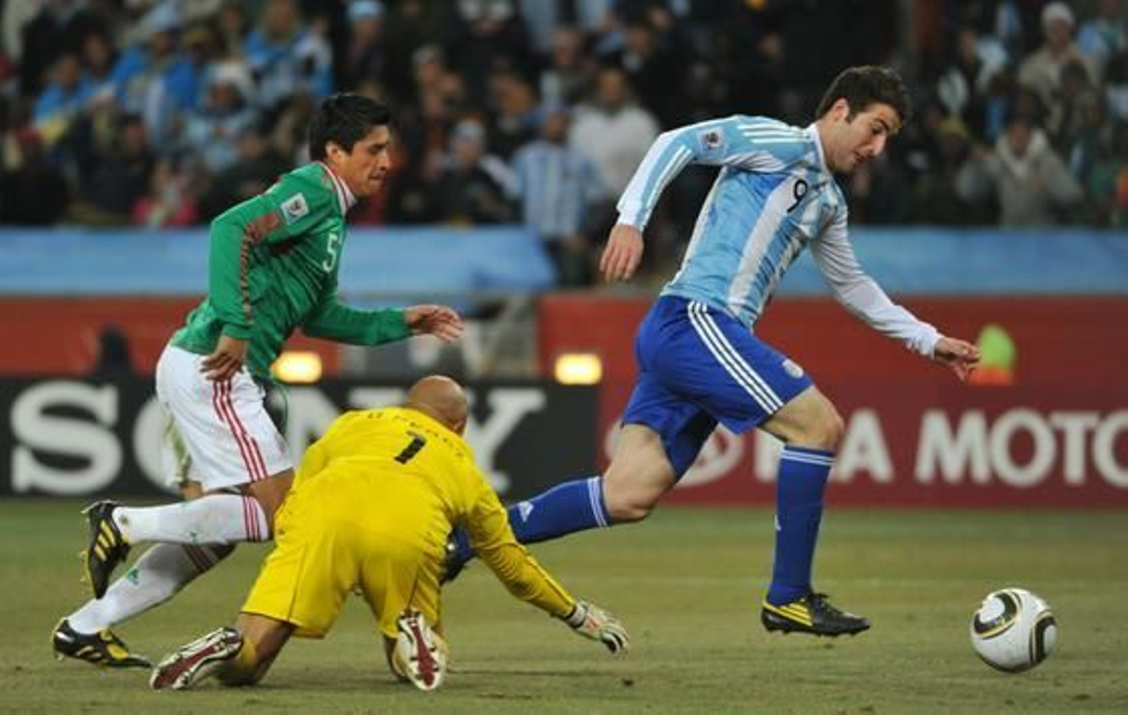 Argentina se medirá en cuartos de final a Alemania tras derrotar a México en octavos. / AFP