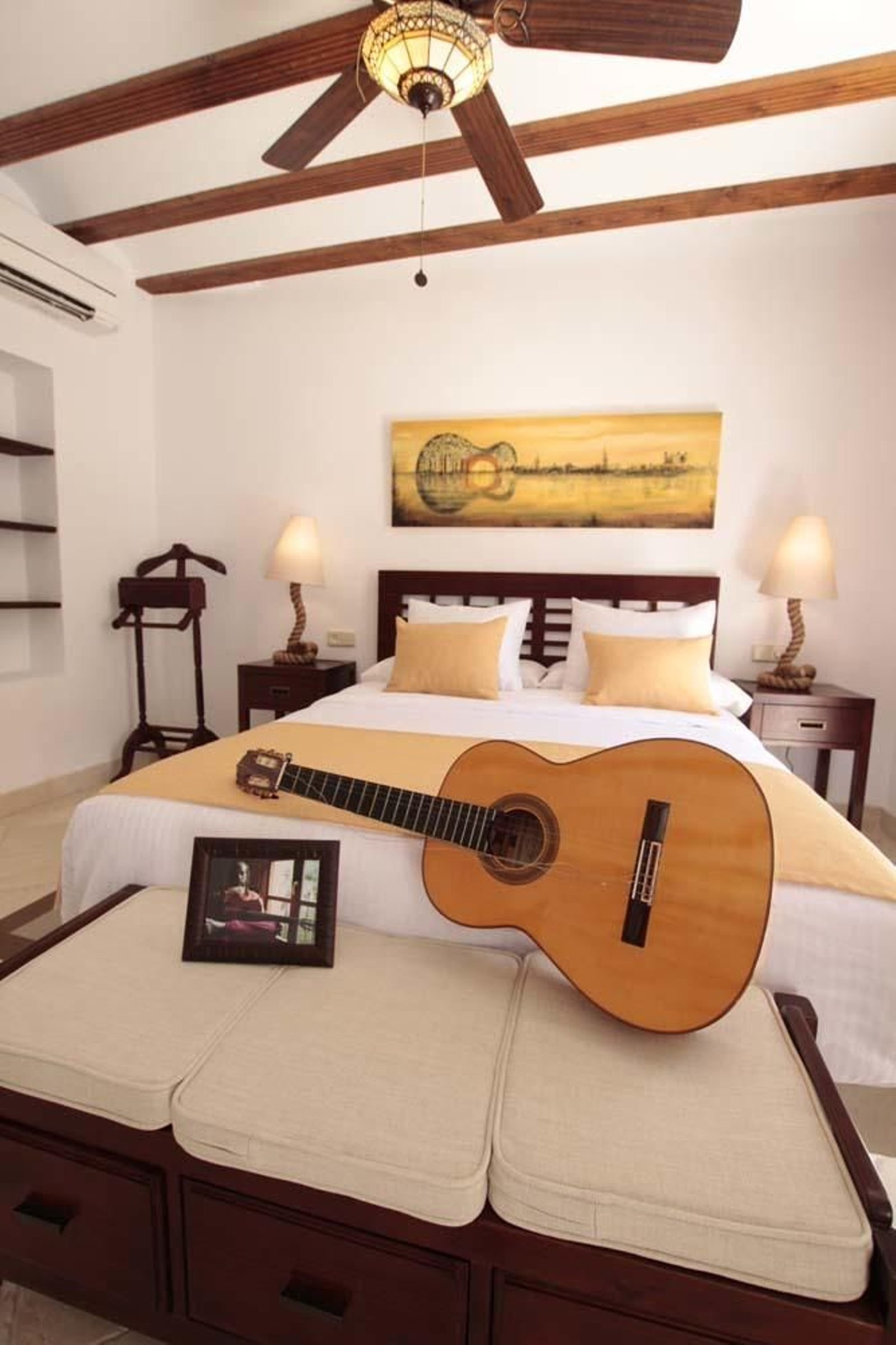 Rincones de la casa de Paco de Lucía en Toledo