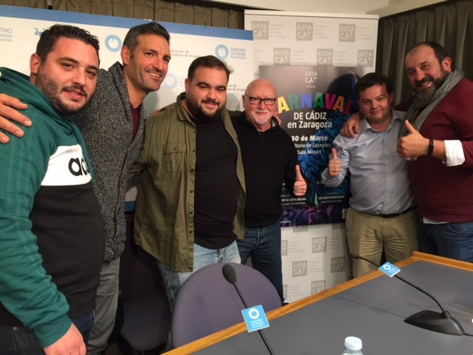 Los representantes de las agrupaciones junto a Paco Flores, presidente de Andacat.