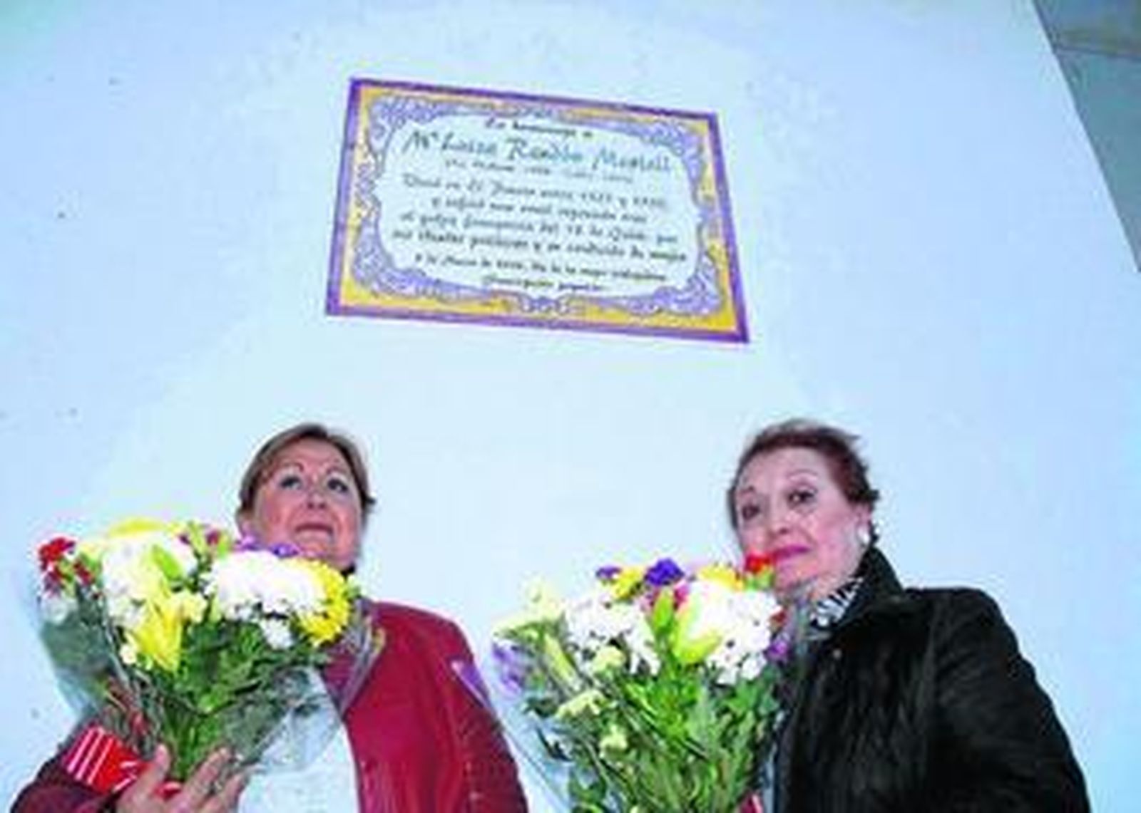 La única placa que luce en las calles de El Puerto concedida a una mujer recientemente, en este caso a María Luisa Rendón.