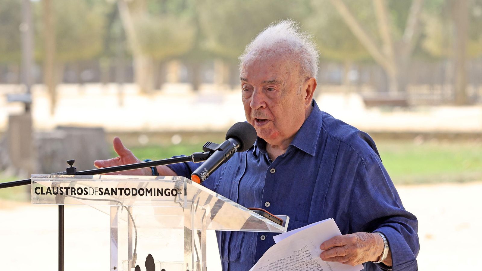 Pepe Marín, dando lectura a varios sonetos.