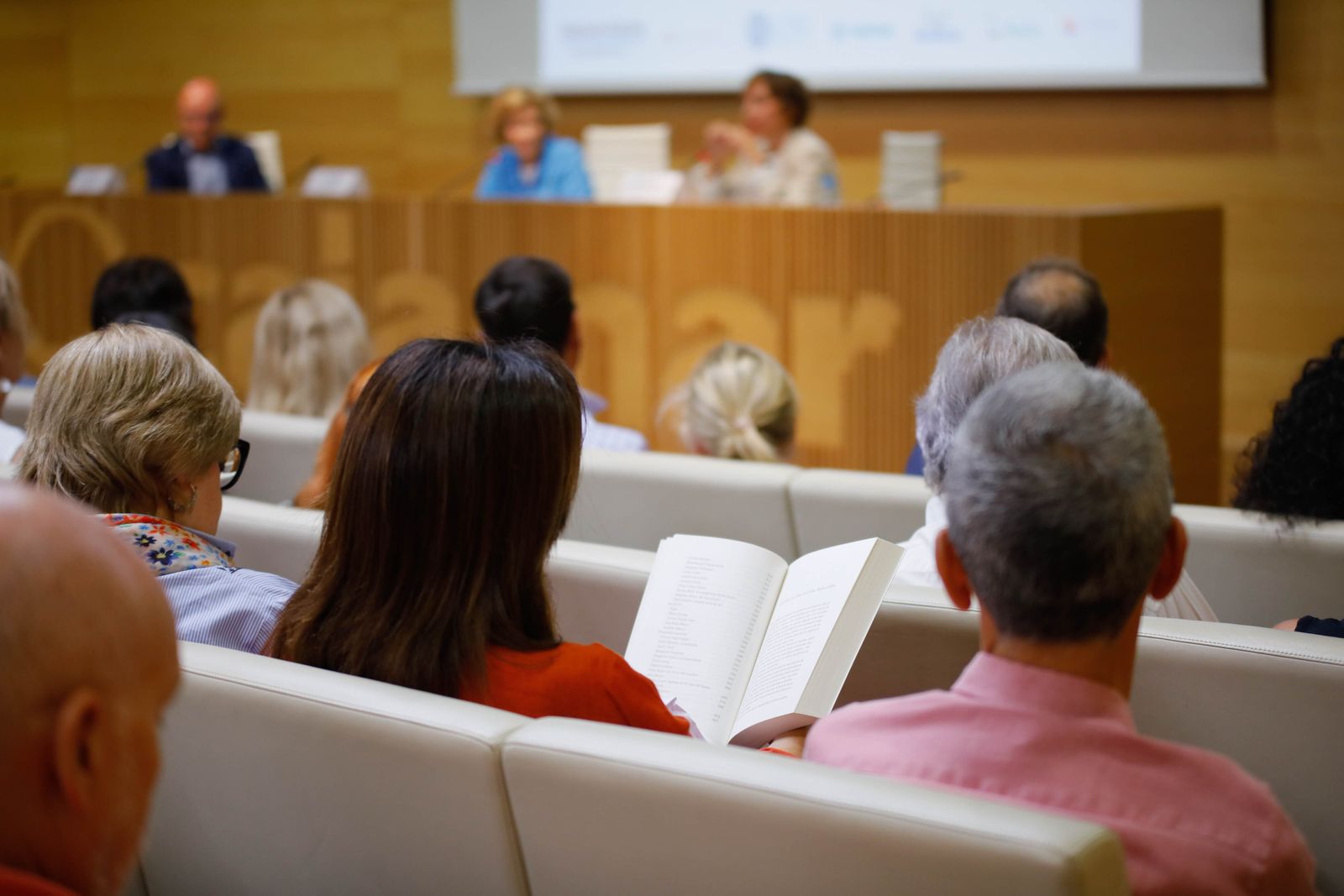 Imágenes de Diario de los Libros, con Julia Navarro