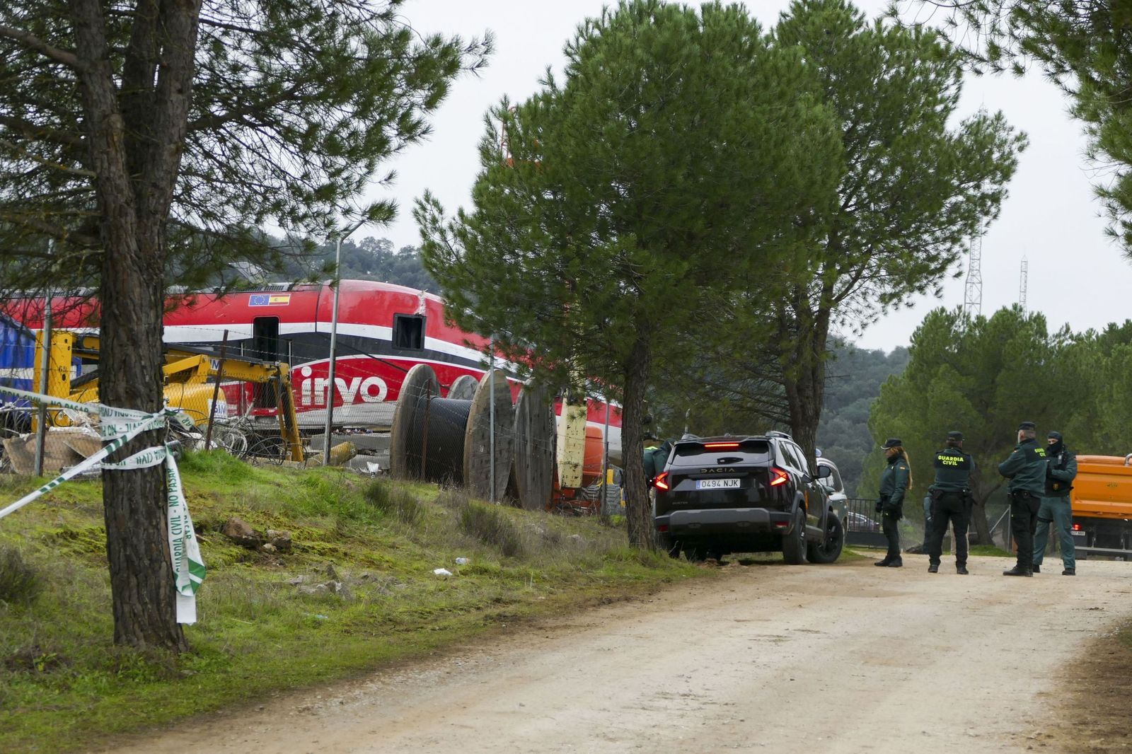 La Guardia Civil, en el lugar del accidente de Adamuz.