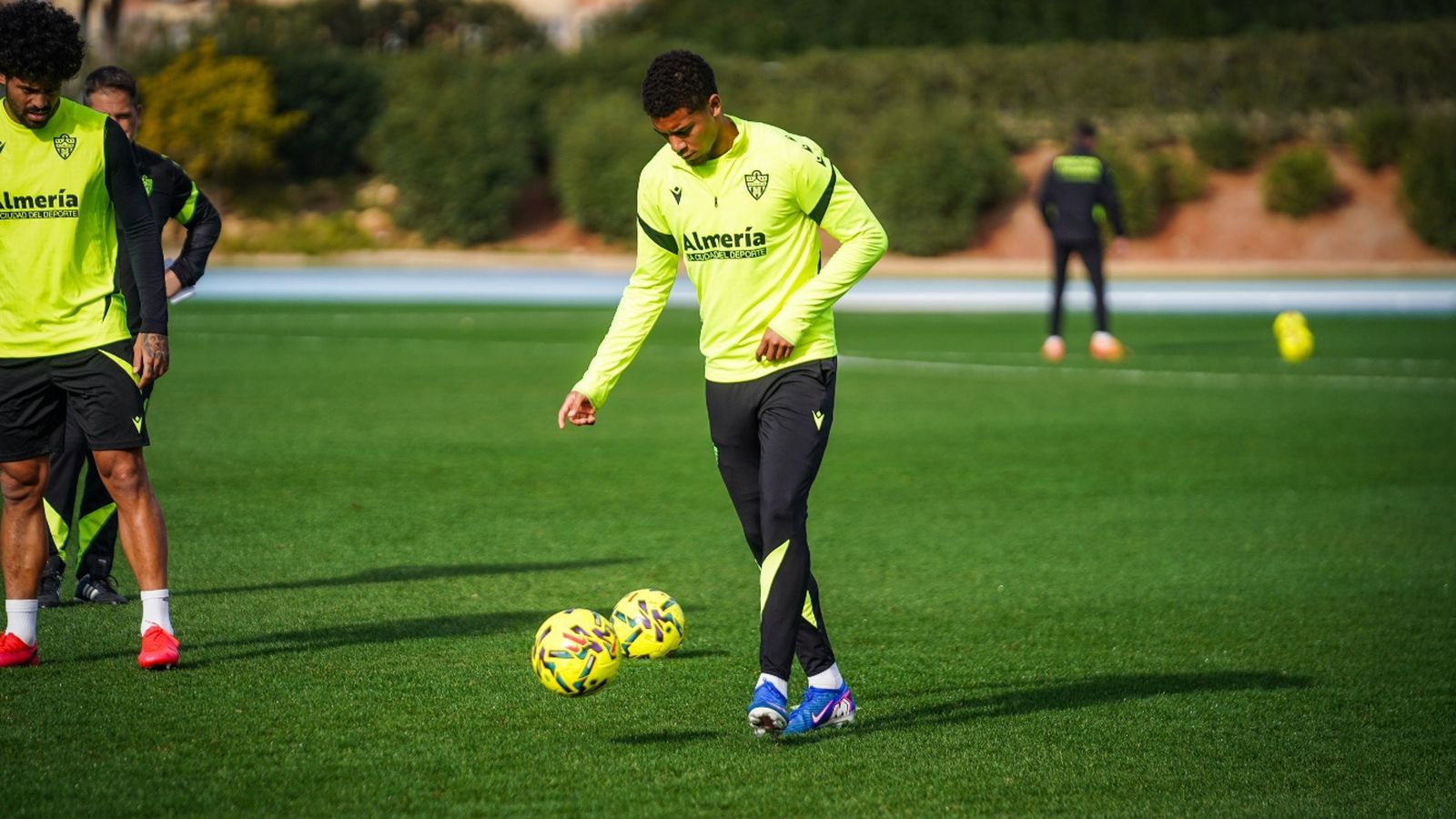 Daijiro Chirino regresa al once titular tras estar fuera contra el Eibar.