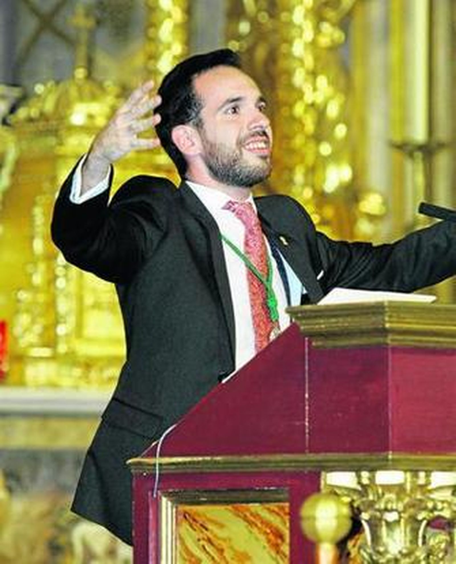 Francisco Javier Segura Márquez, pregonero 2015 en el altar.