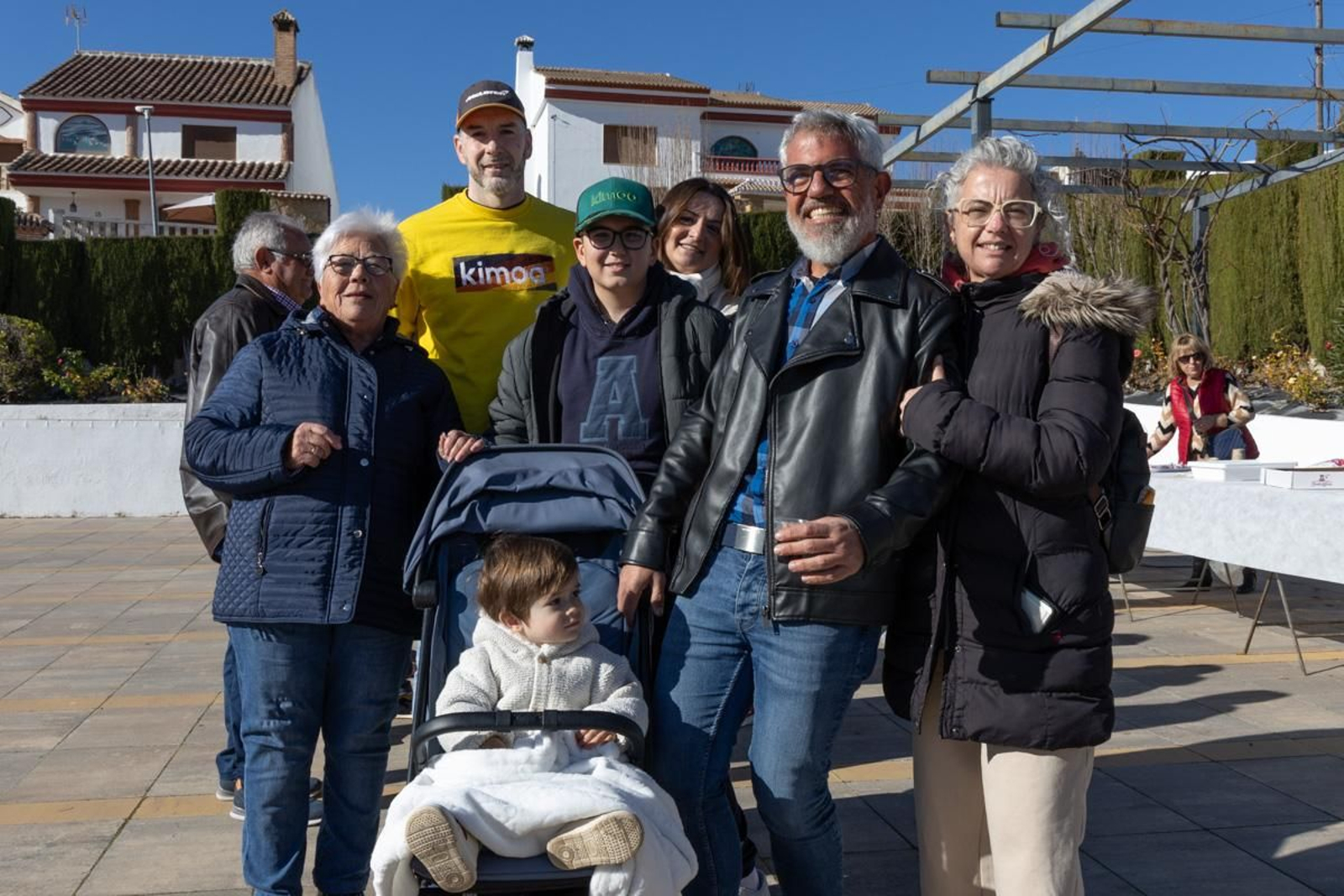 Chocolatada solidaria, caravana de coches, campanadas infantiles y juegos para los más pequeños en Monte Lope Álvarez